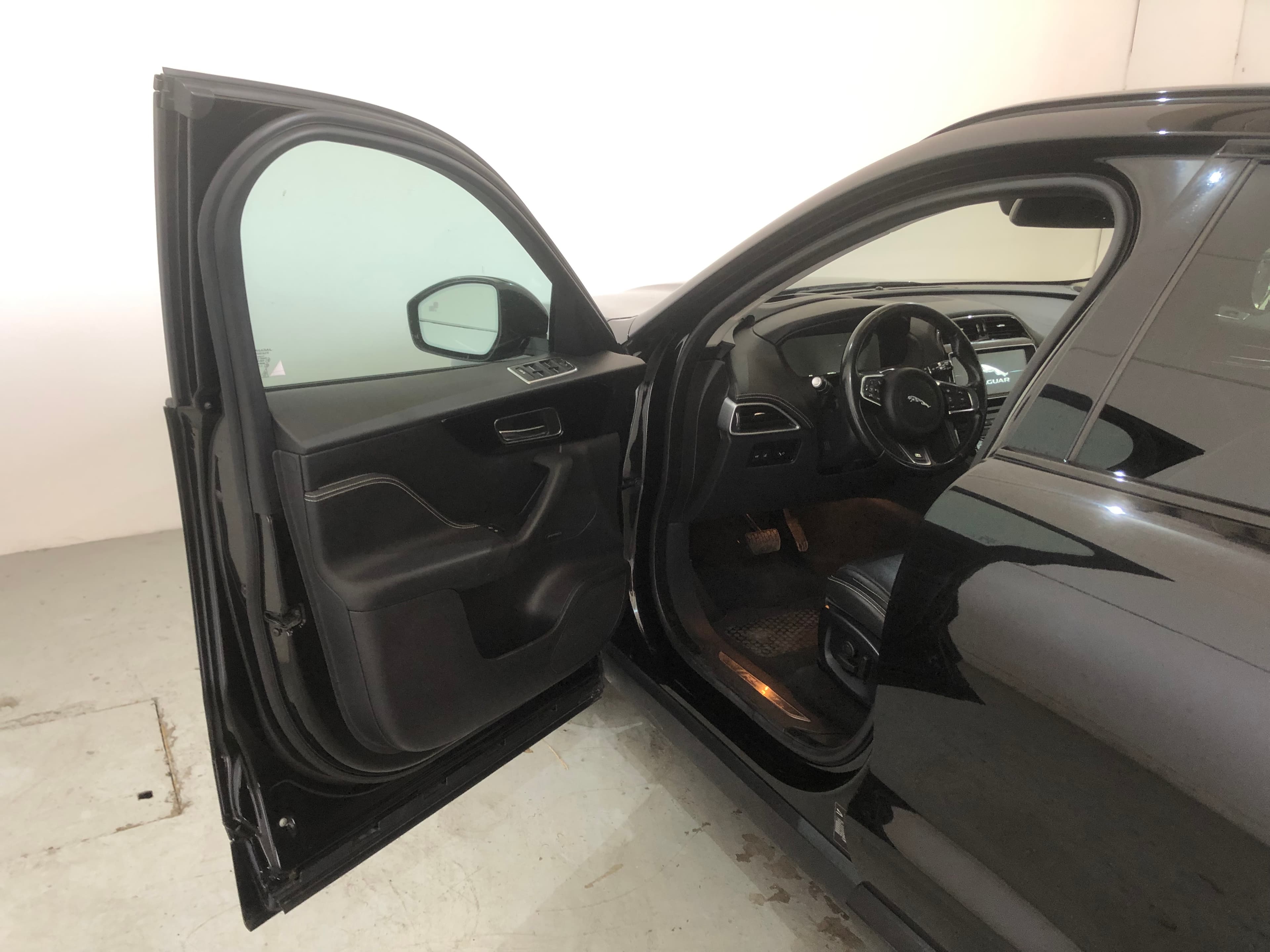 Jaguar F Pace 2.0 I4D · Ano 2016 — image 24