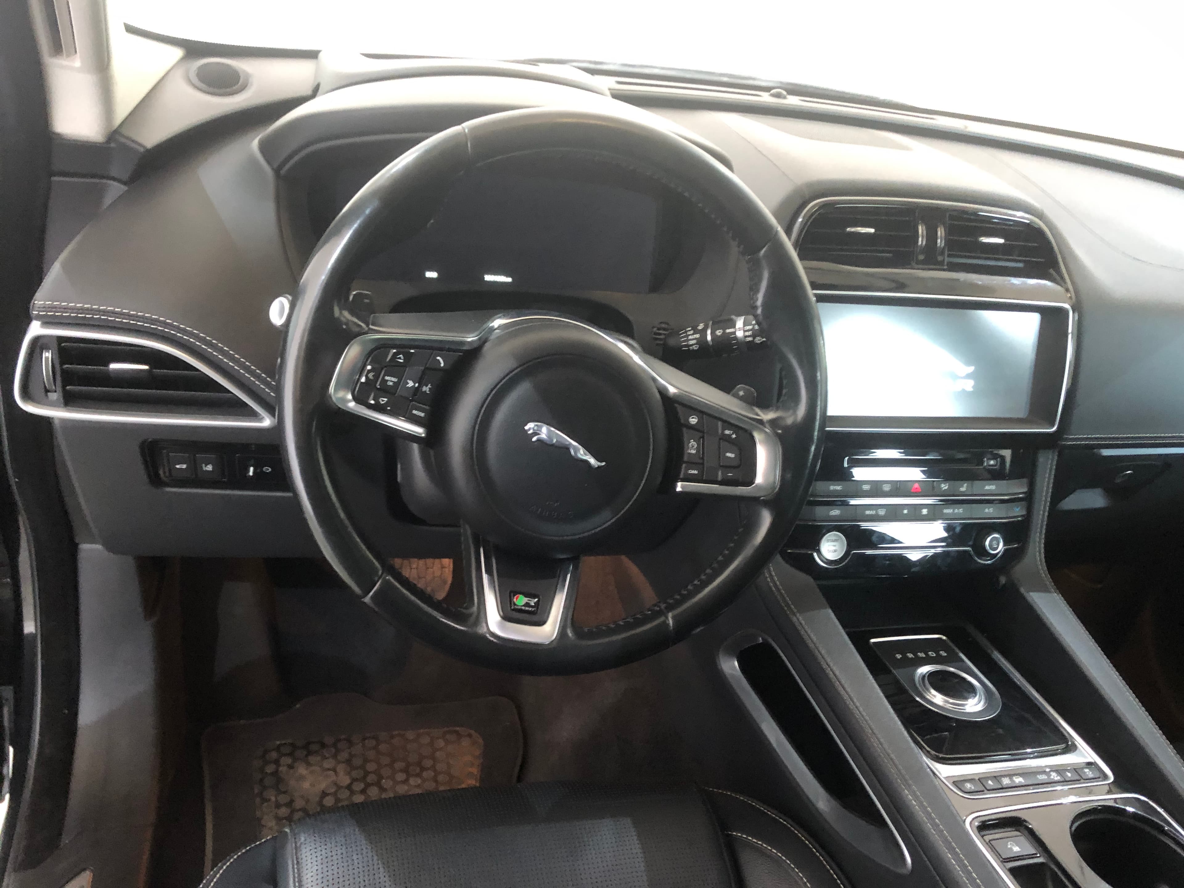 Jaguar F Pace 2.0 I4D · Ano 2016 — image 27