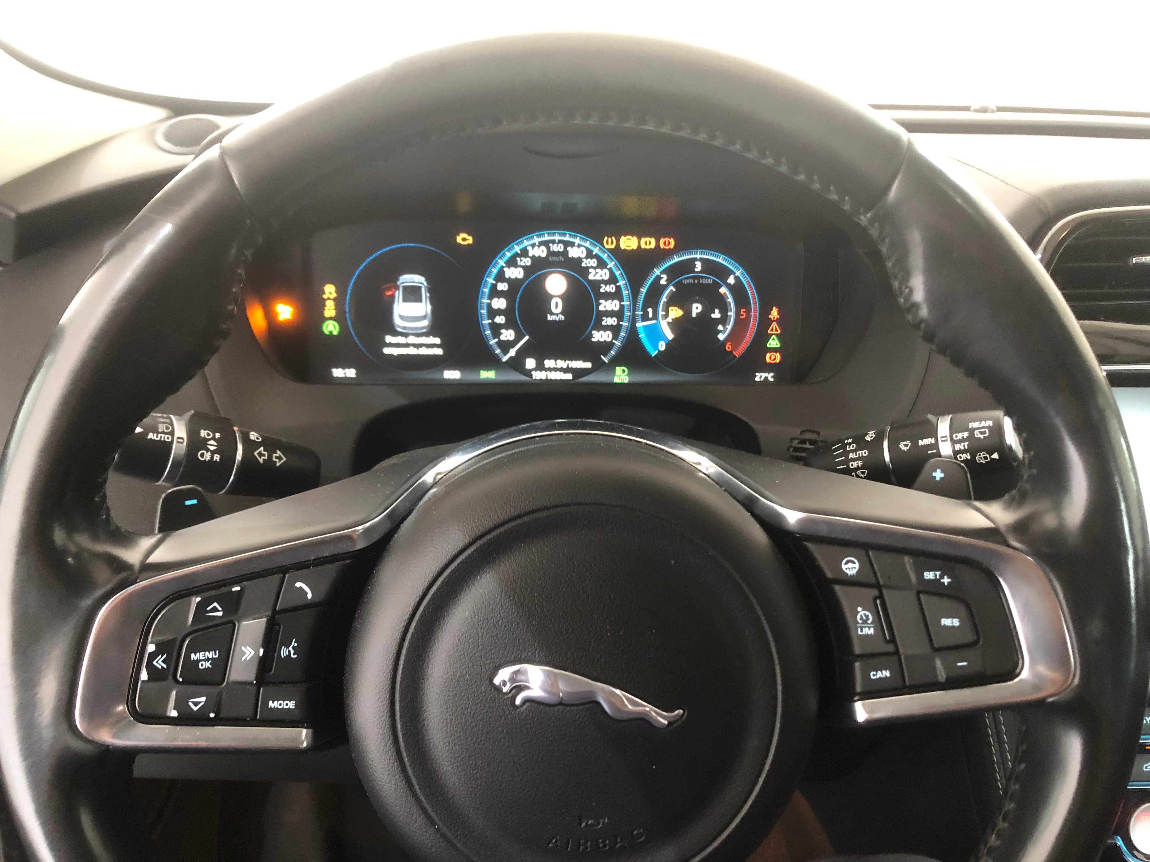 Jaguar F Pace 2.0 I4D · Ano 2016 — image 30
