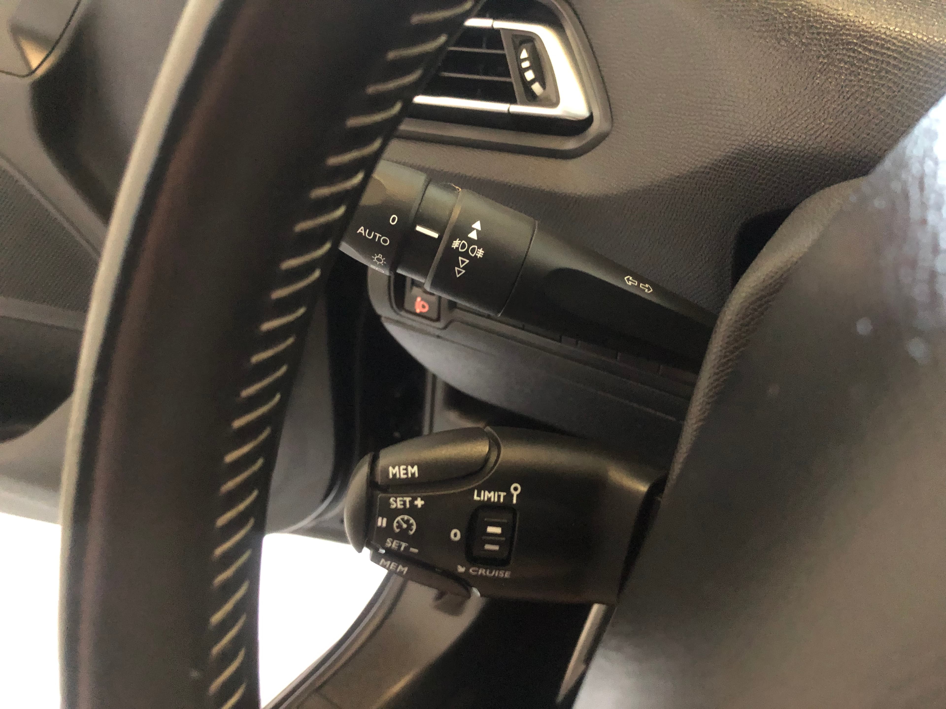 Peugeot 308 · Ano 2017 — imagen 28