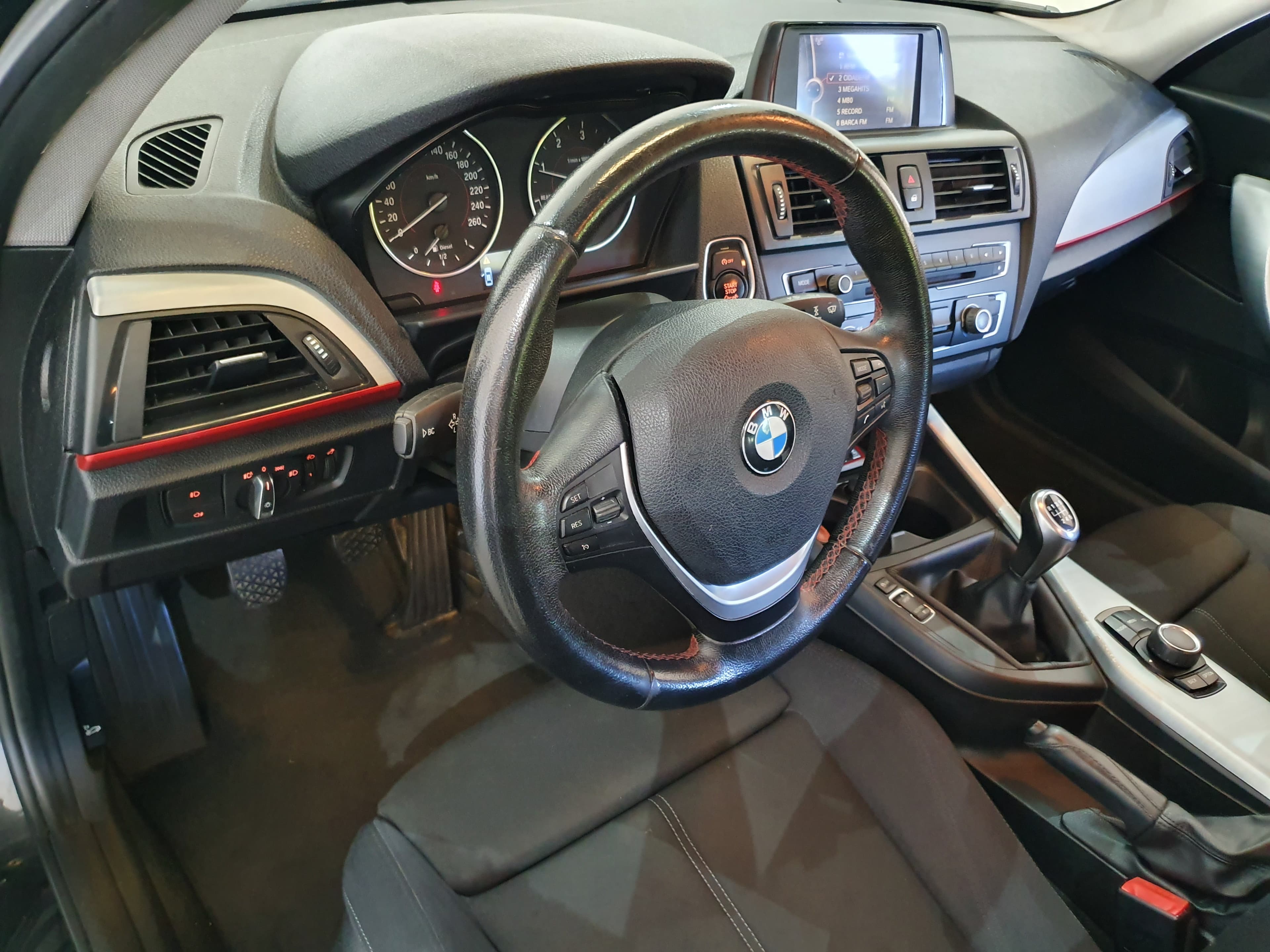 BMW 116D · Ano 2013 — imagen 40
