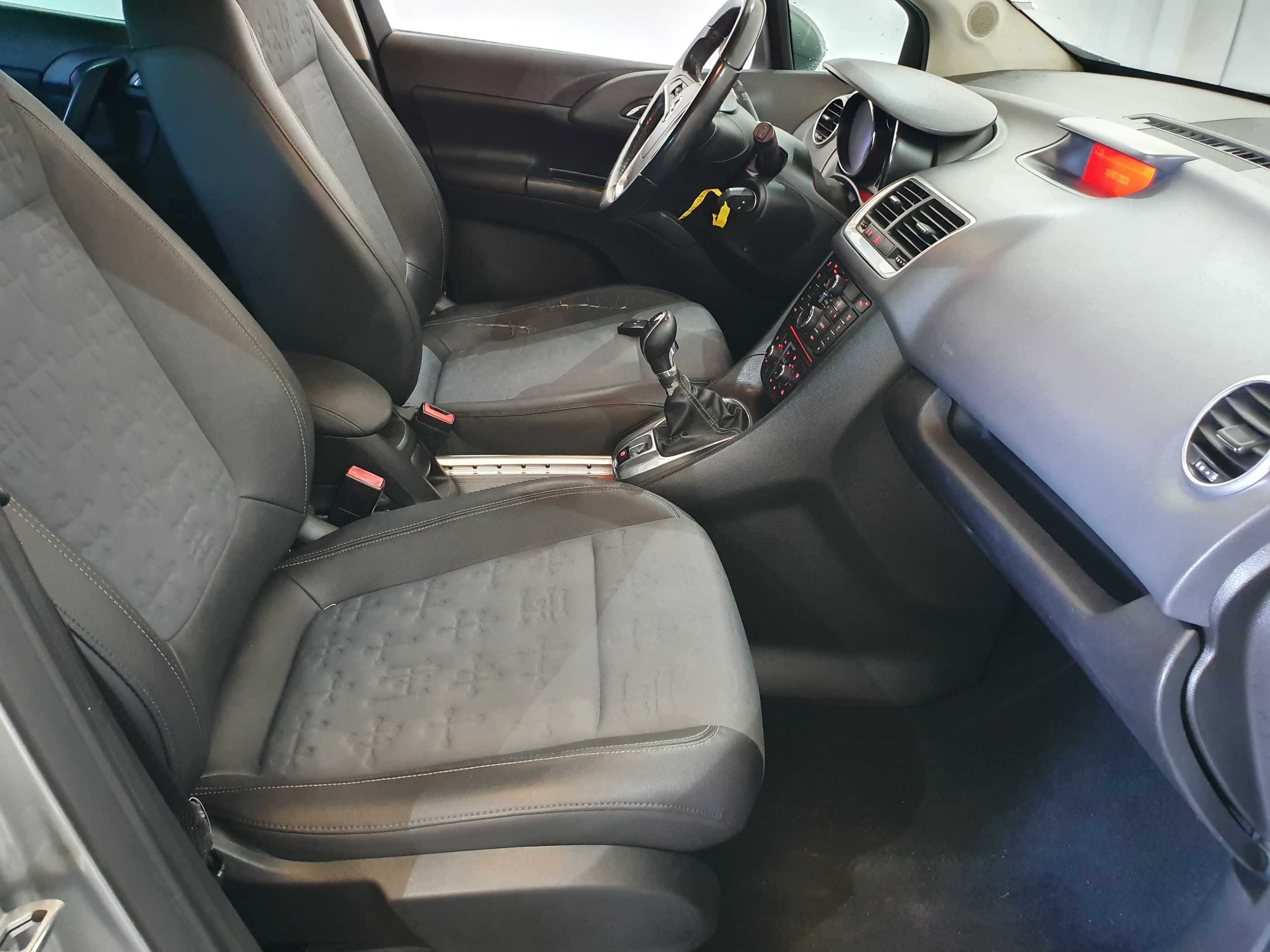 Opel Meriva · Ano 2012 — imagem 29