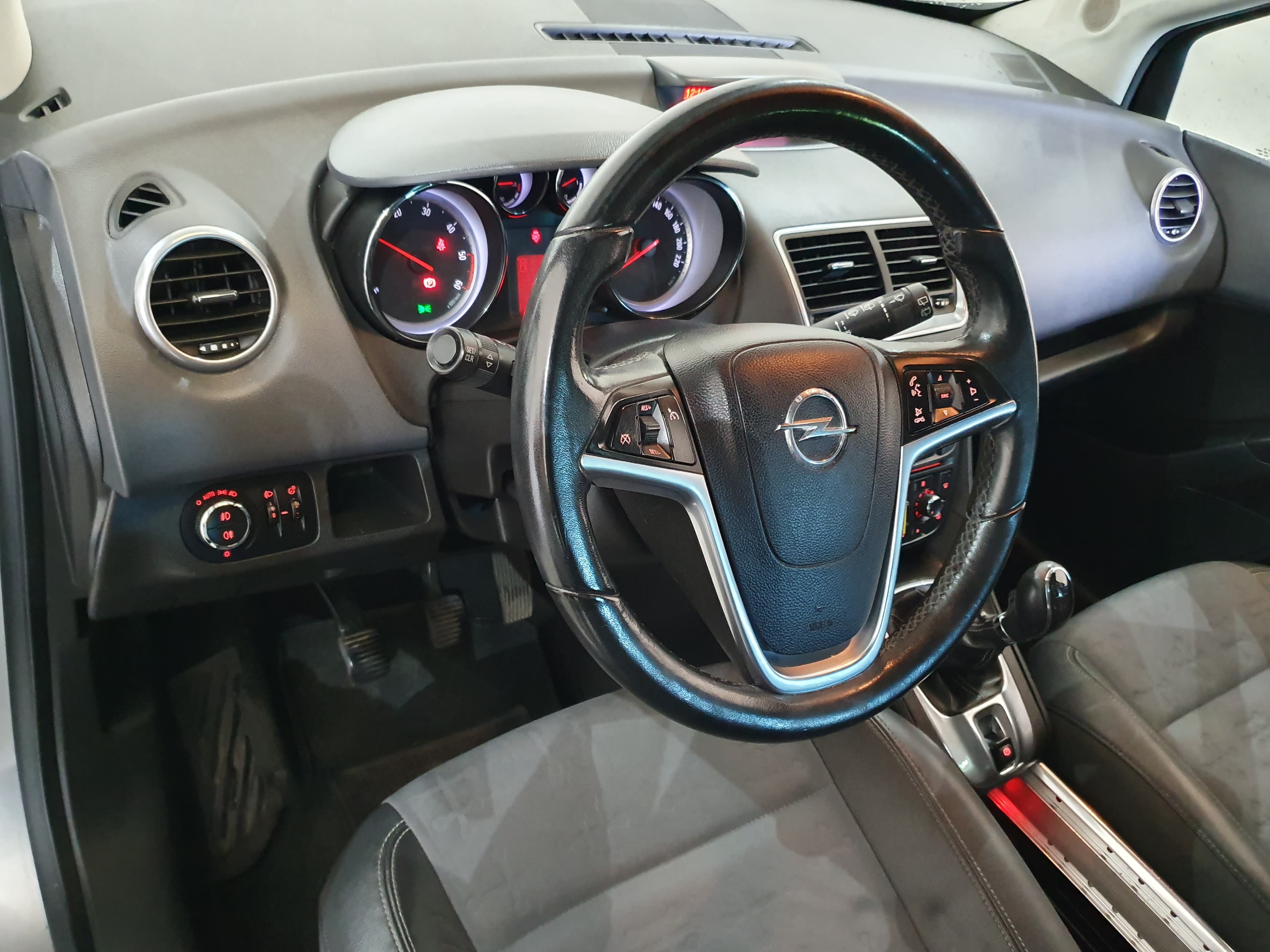 Opel Meriva · Ano 2012 — imagem 33