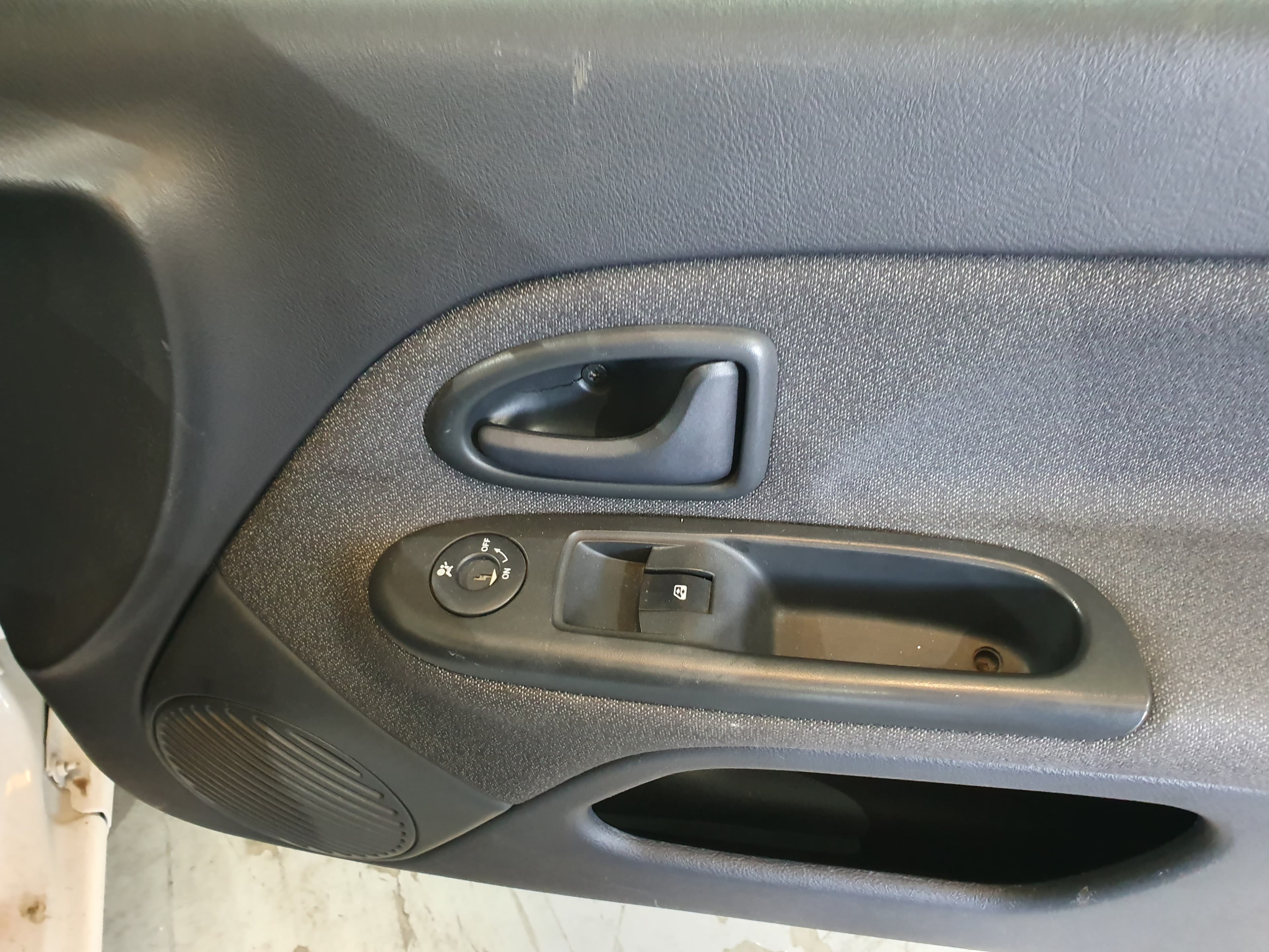 Renault Clio · Ano 2005 — imagen 17