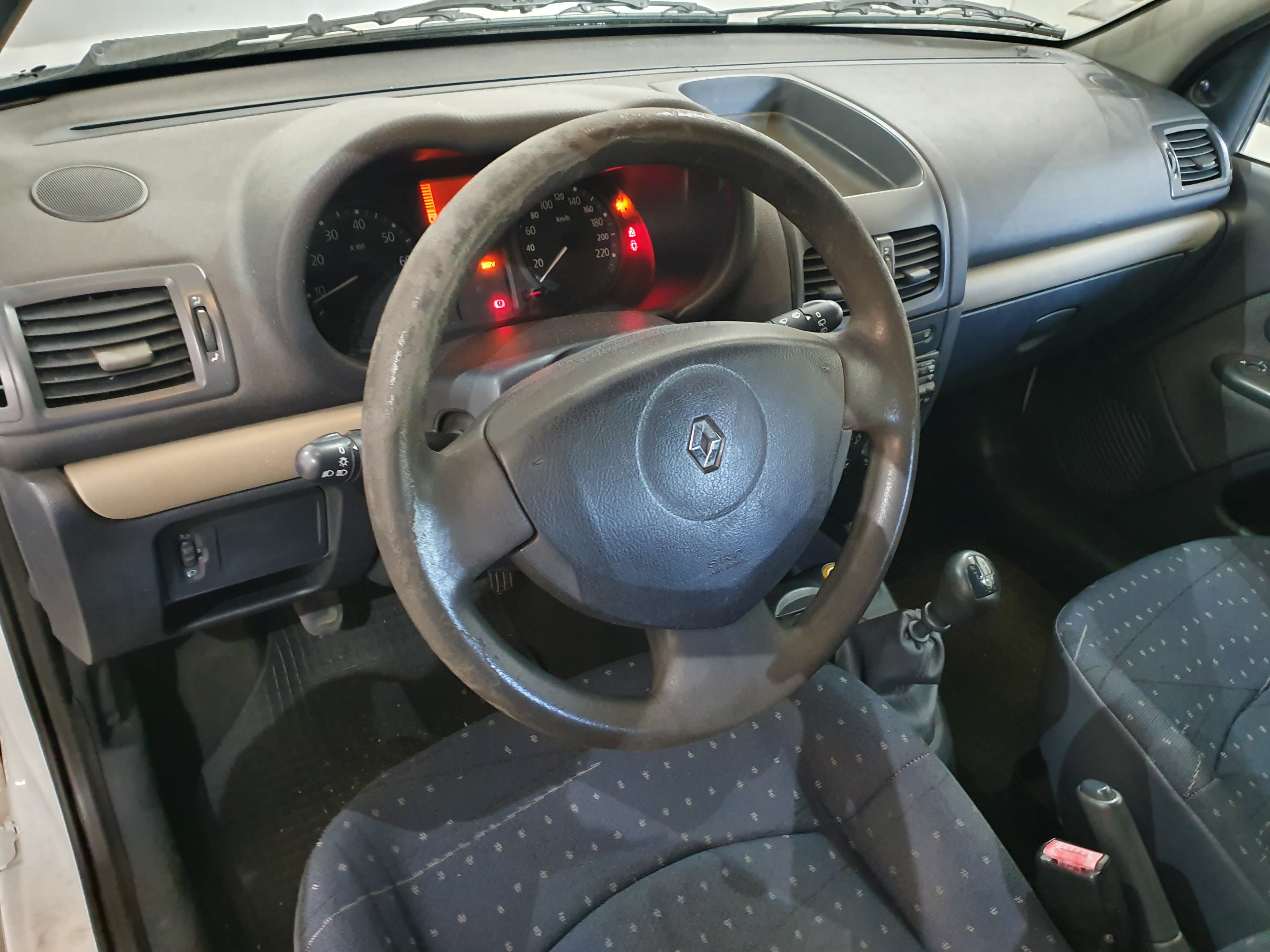 Renault Clio · Ano 2005 — imagen 23