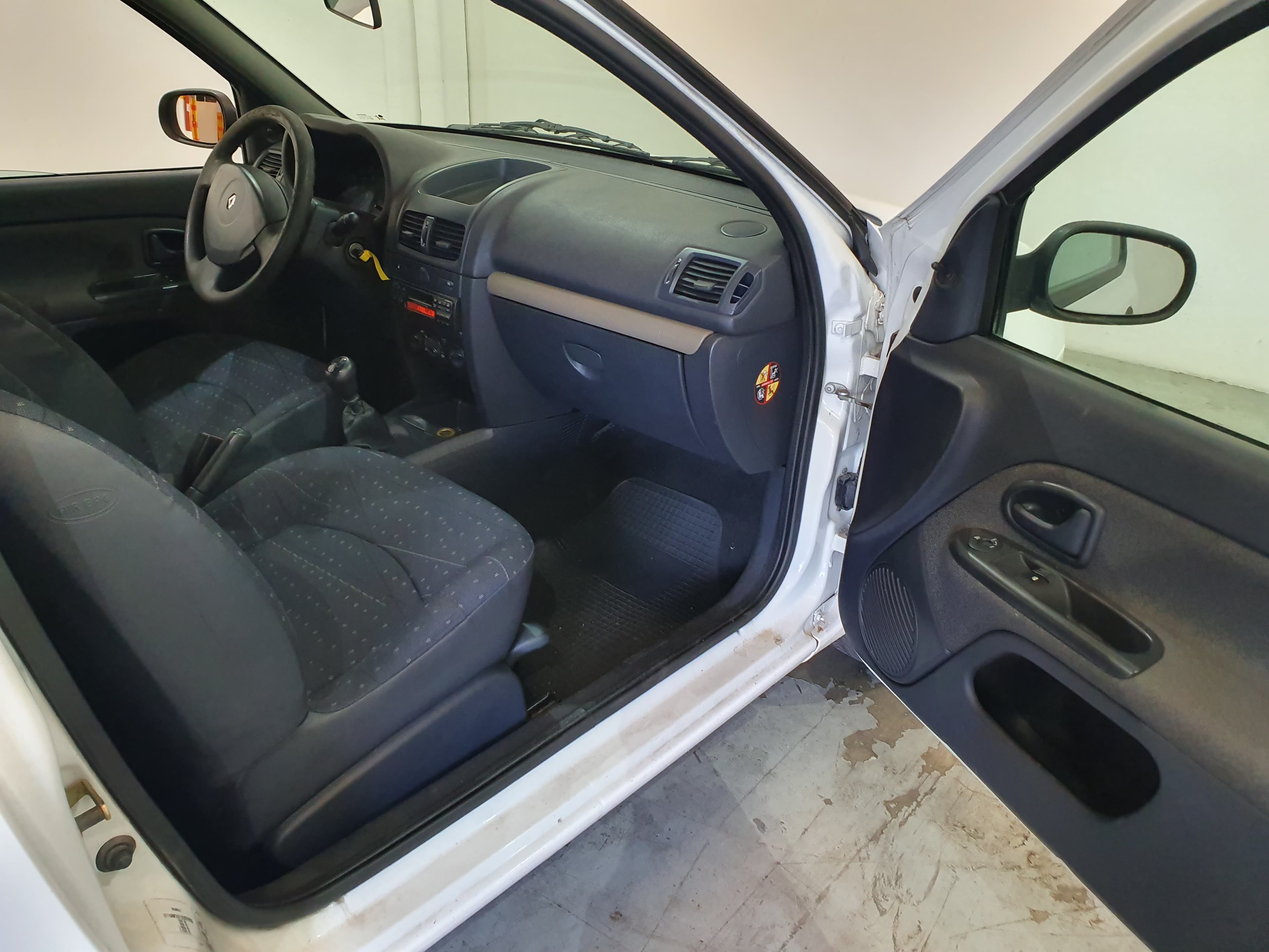 Renault Clio · Ano 2005 — imagen 16