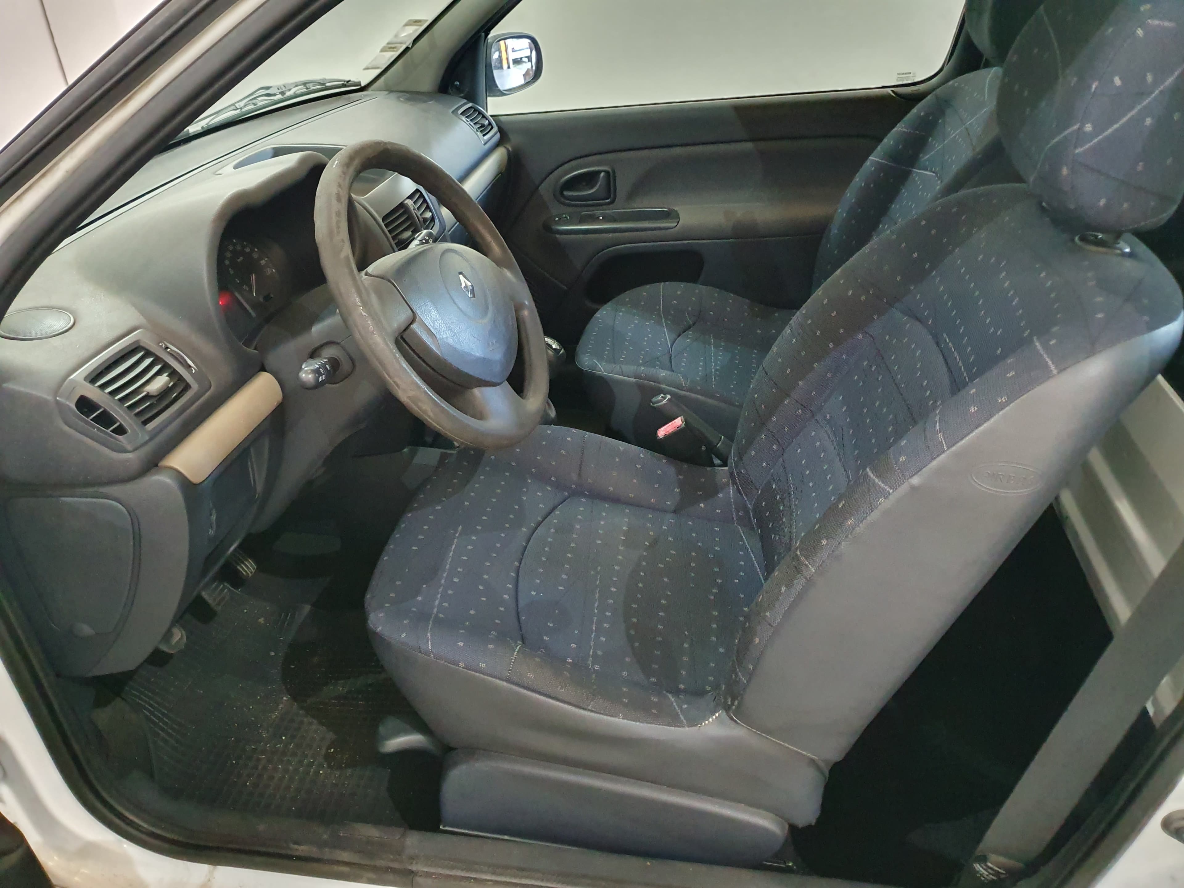 Renault Clio · Ano 2005 — imagen 22
