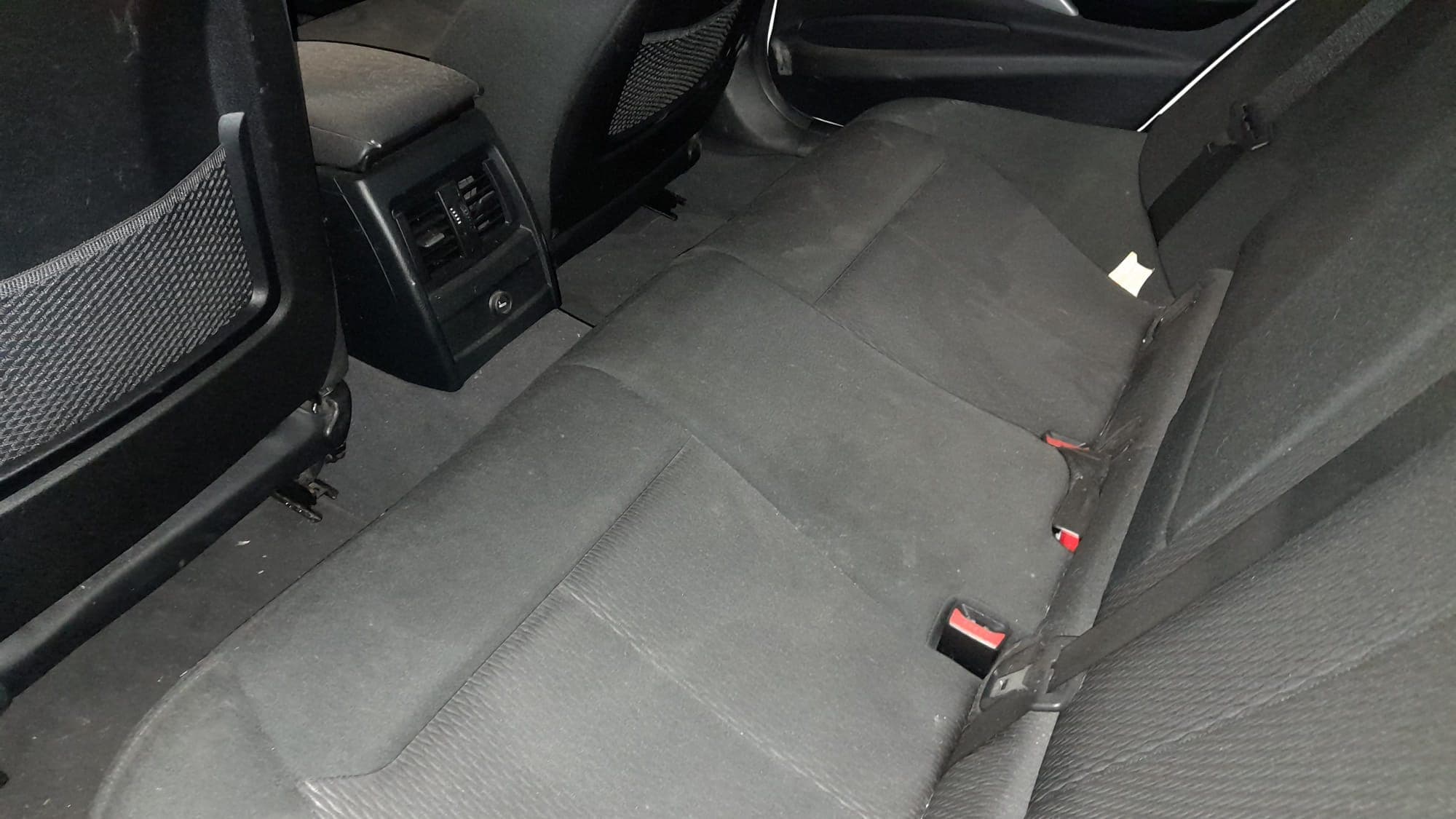BMW 318D · Ano 2015 — image 31