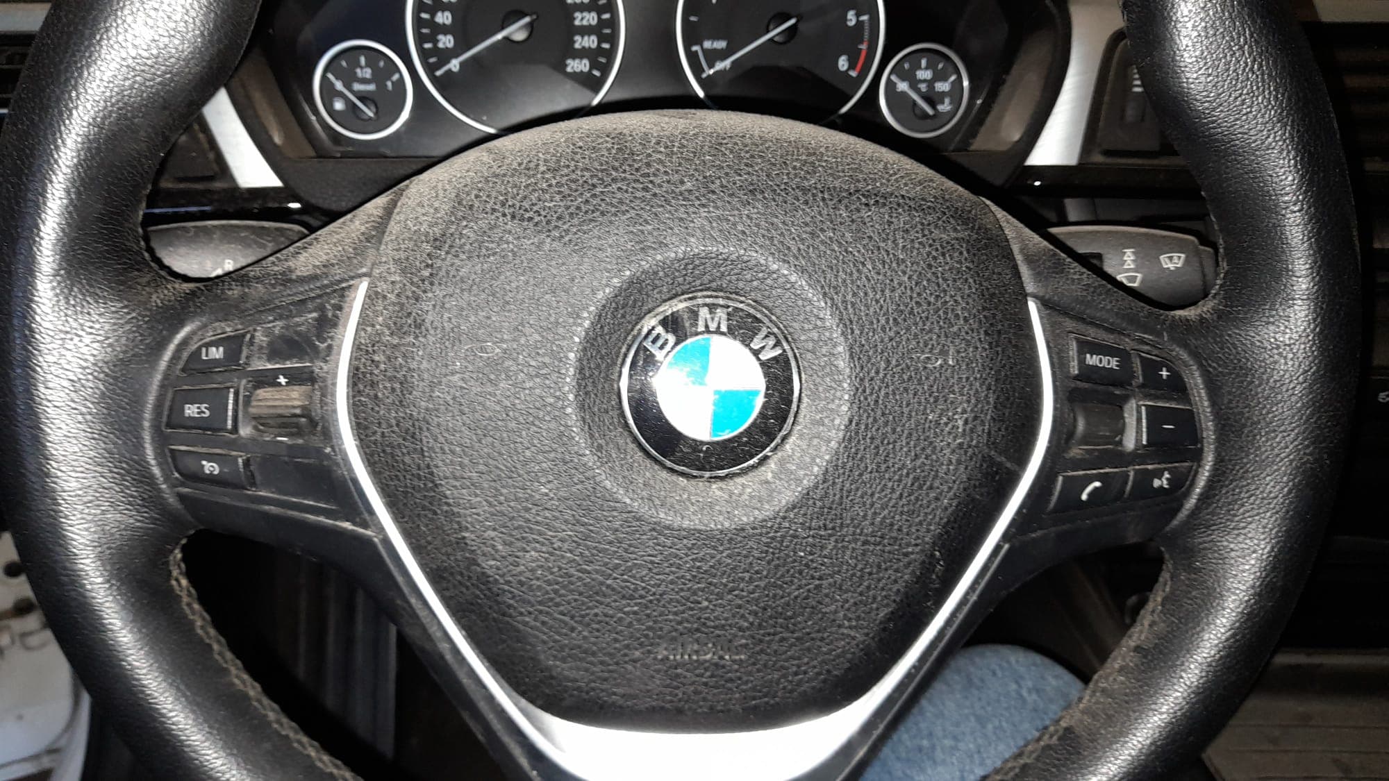 BMW 318D · Ano 2015 — image 22