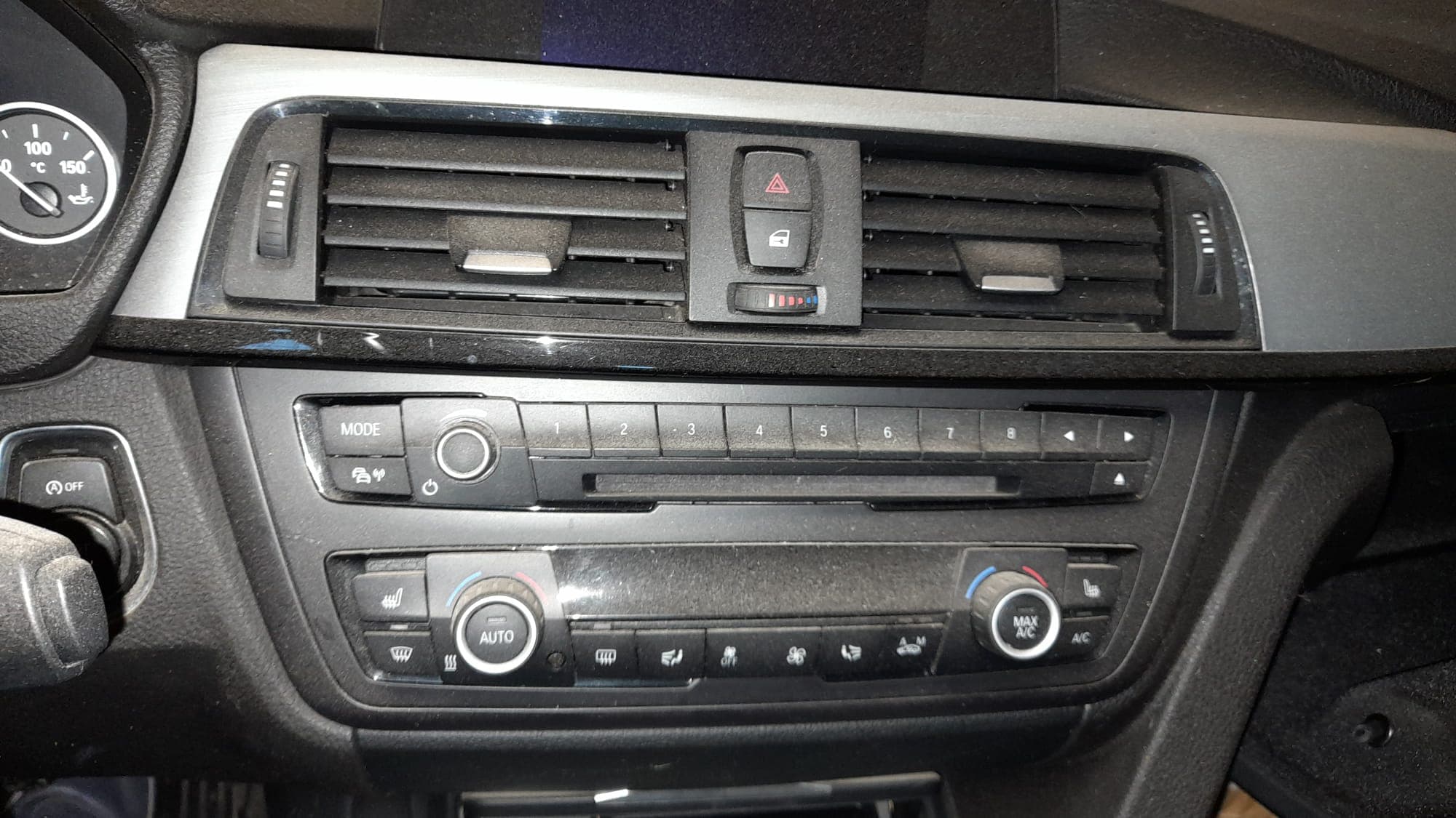 BMW 318D · Ano 2015 — image 28