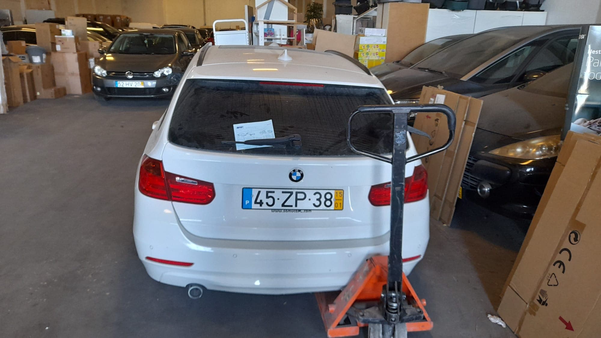 BMW 318D · Ano 2015 — image 8