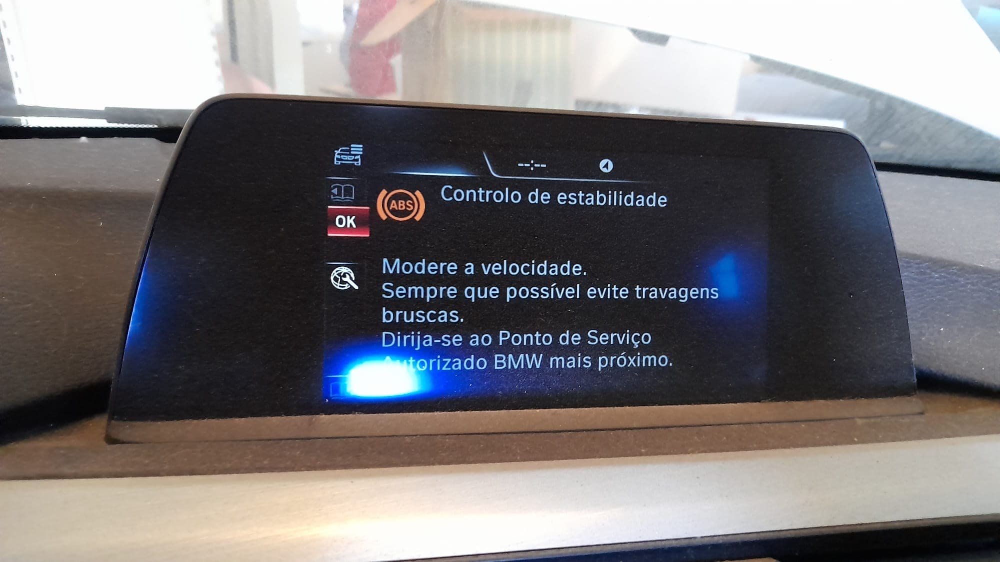 BMW 318D · Ano 2015 — image 34