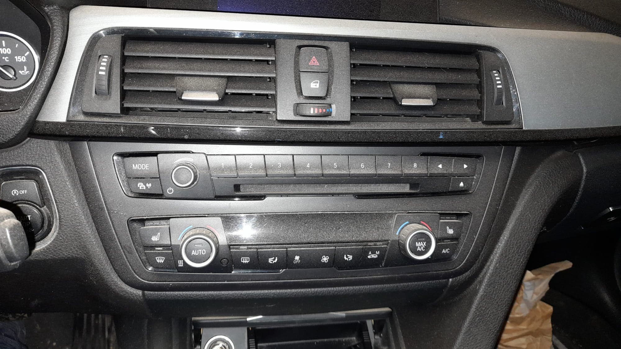 BMW 318D · Ano 2015 — image 18
