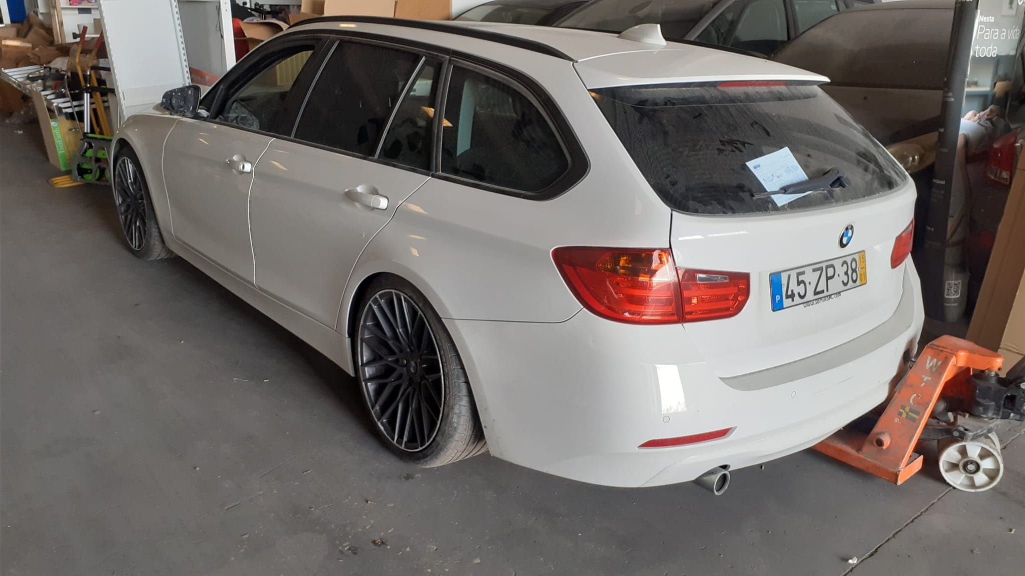 BMW 318D · Ano 2015 — image 7