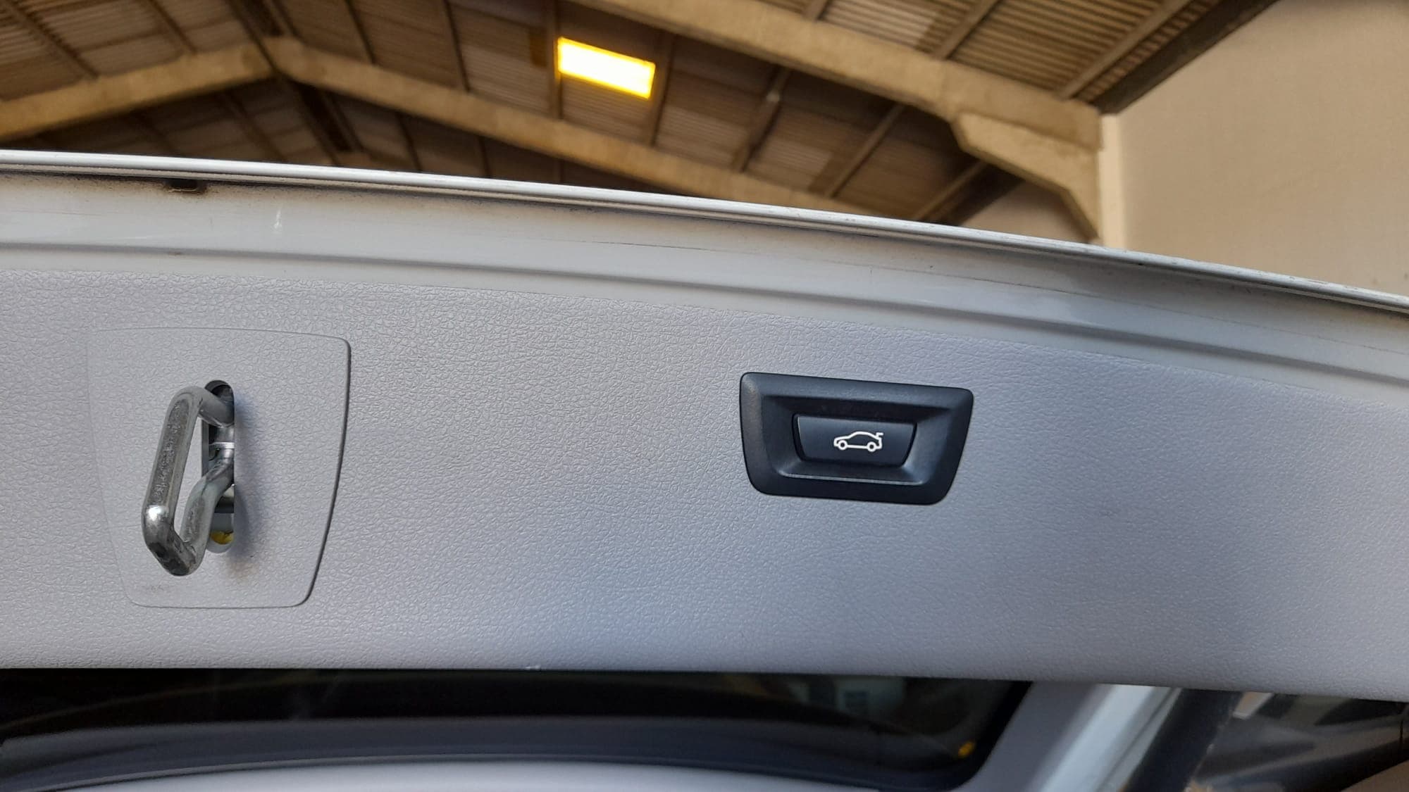 BMW 318D · Ano 2015 — image 15