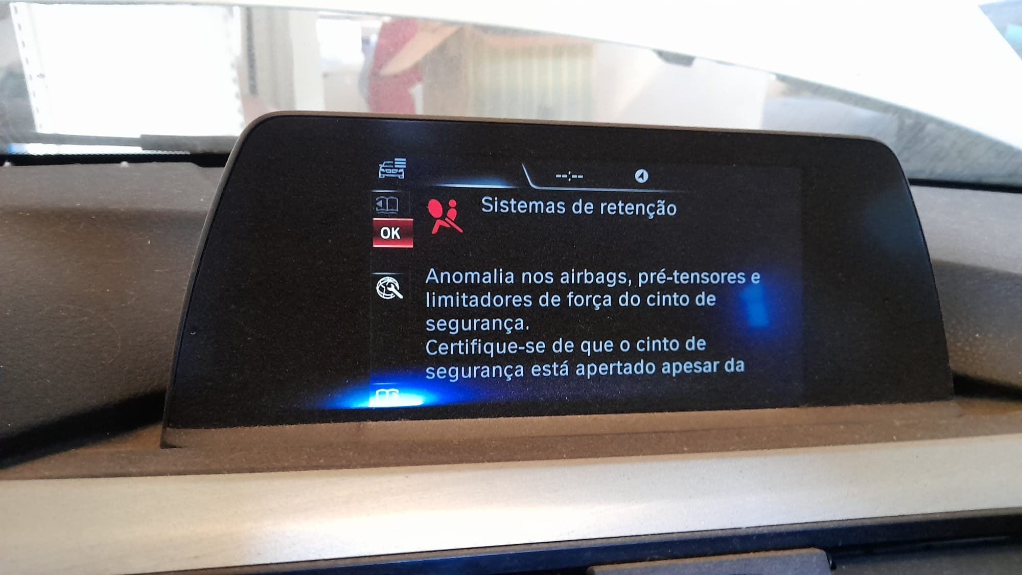 BMW 318D · Ano 2015 — image 24