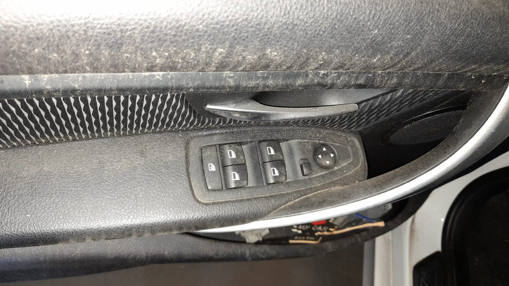 BMW 318D · Ano 2015 — image 25