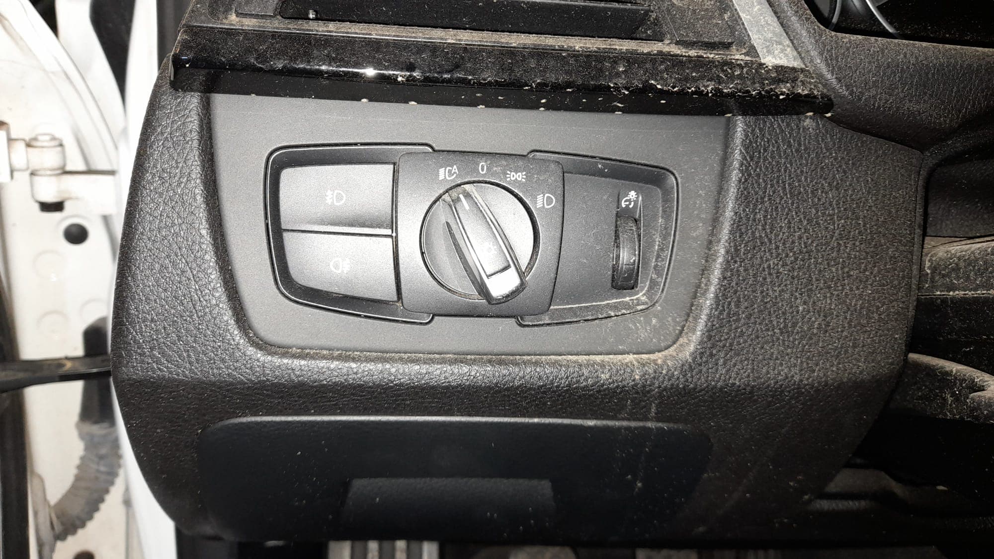 BMW 318D · Ano 2015 — image 21