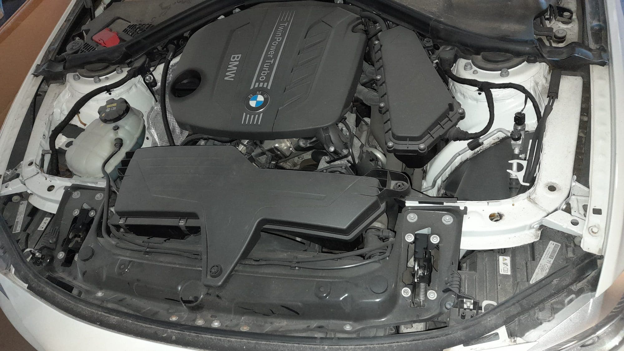 BMW 318D · Ano 2015 — image 11