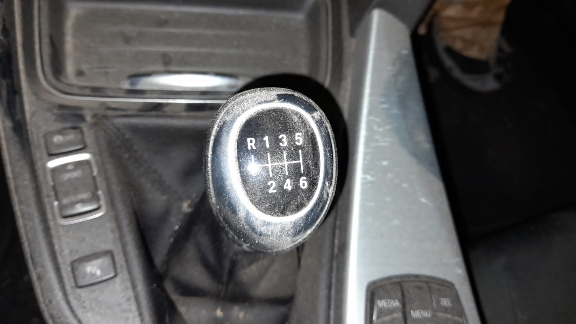 BMW 318D · Ano 2015 — image 37