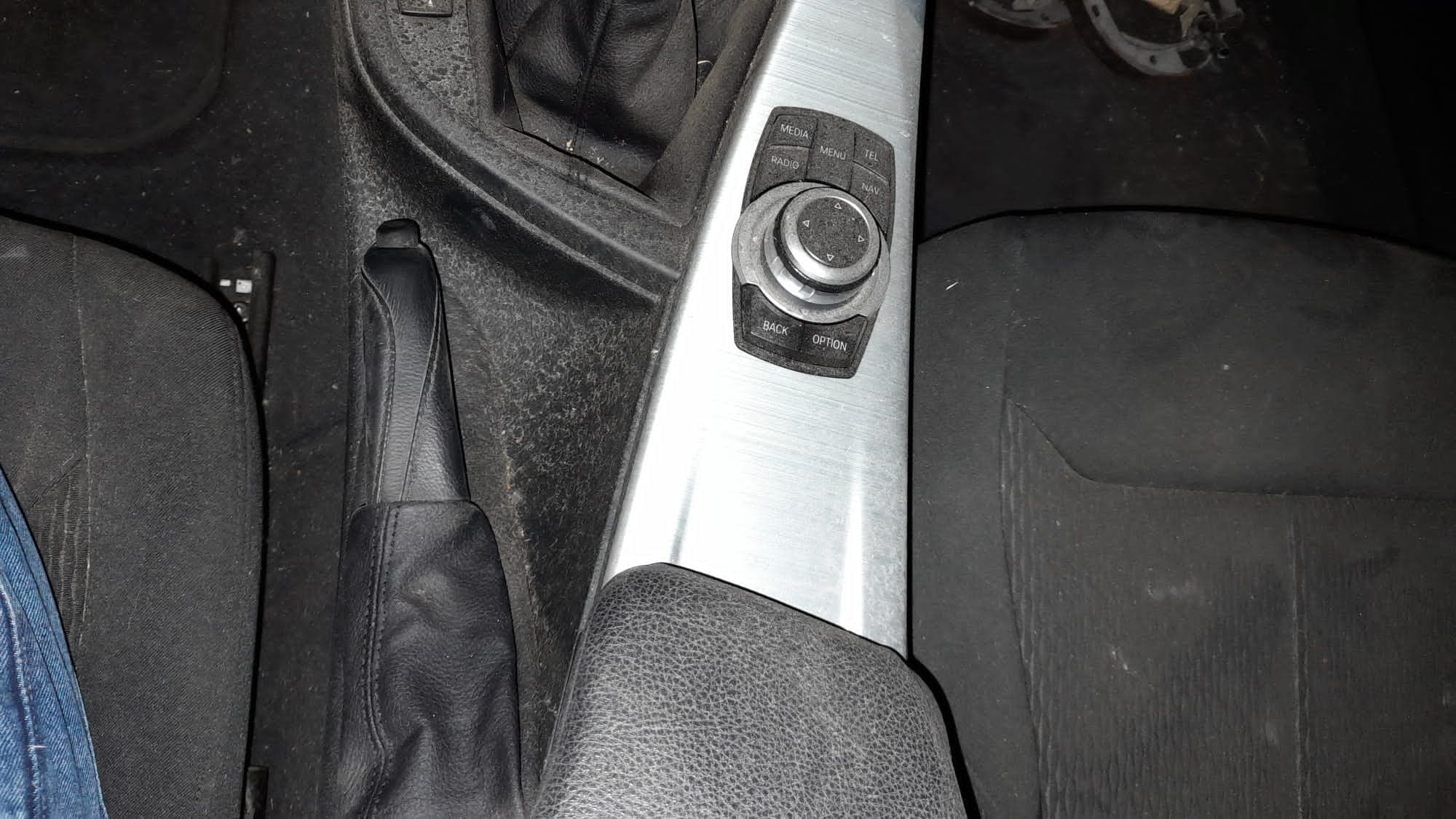 BMW 318D · Ano 2015 — image 29