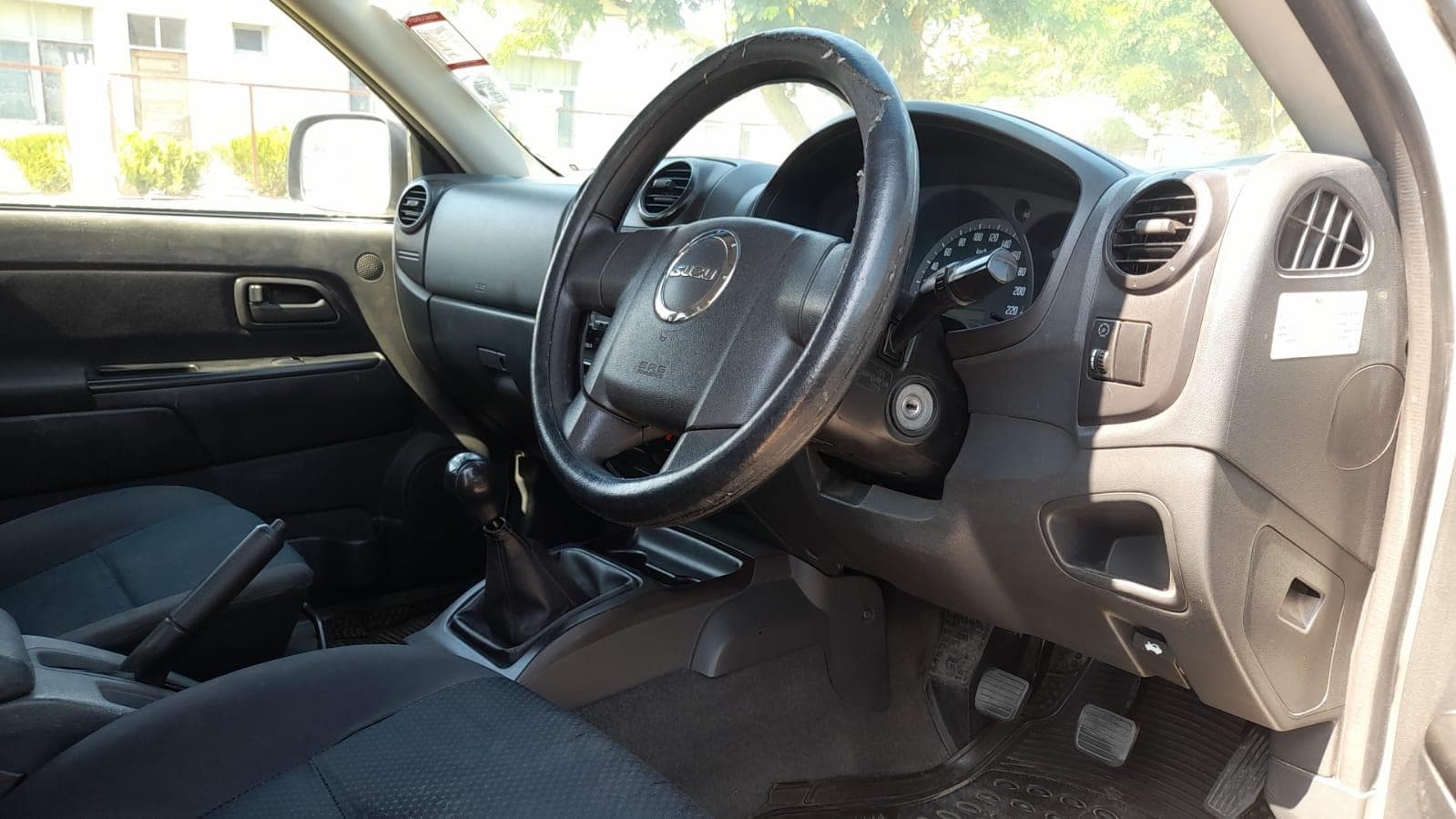 Isuzu KB 250D — imagen 6