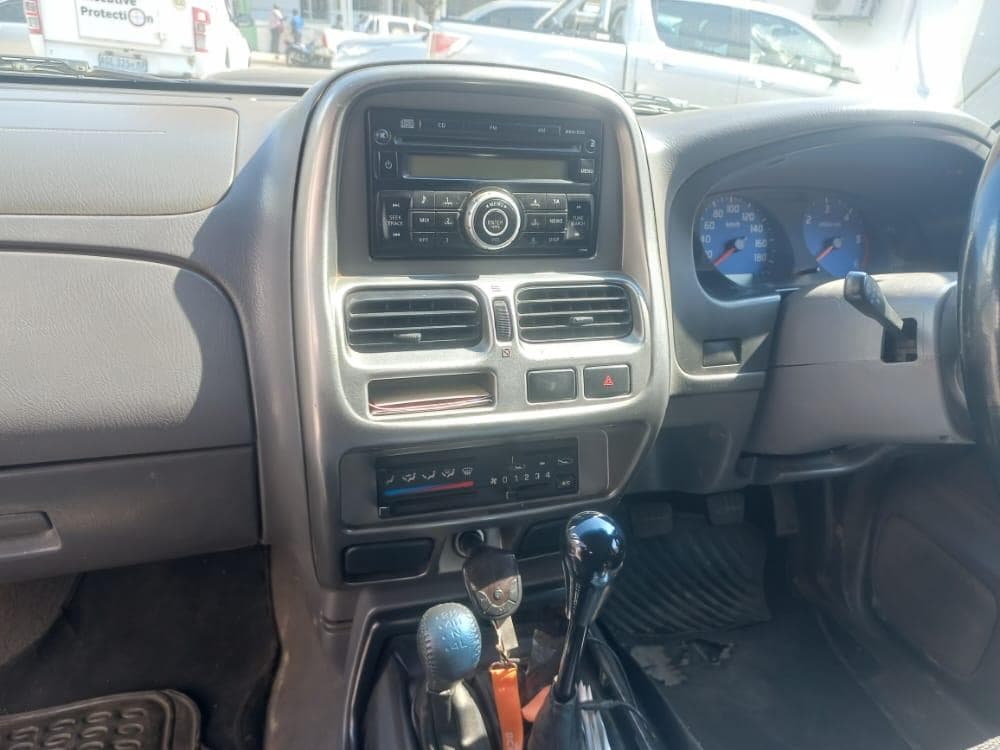 Nissan Hardbody NP300 — image 10