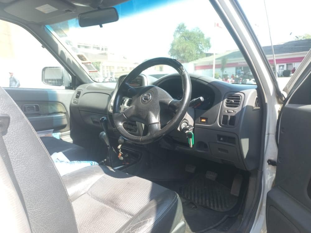 Nissan Hardbody NP300 — image 8