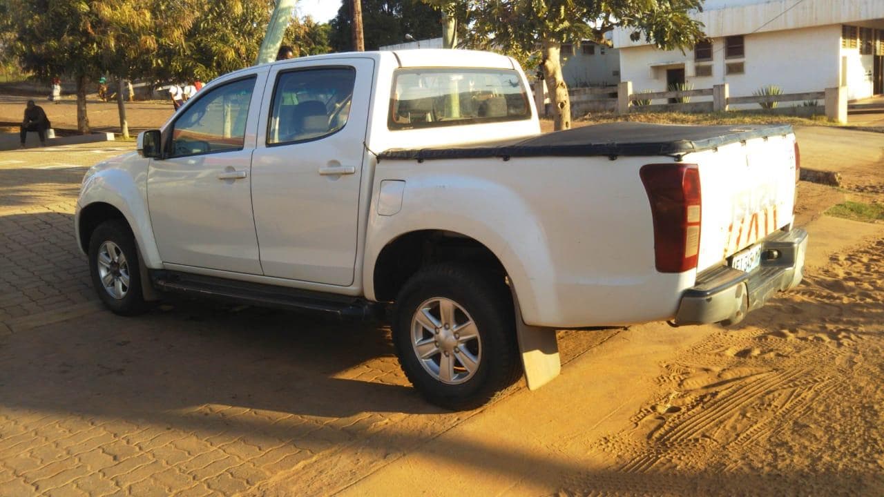 Isuzu KB 250D — imagen 10