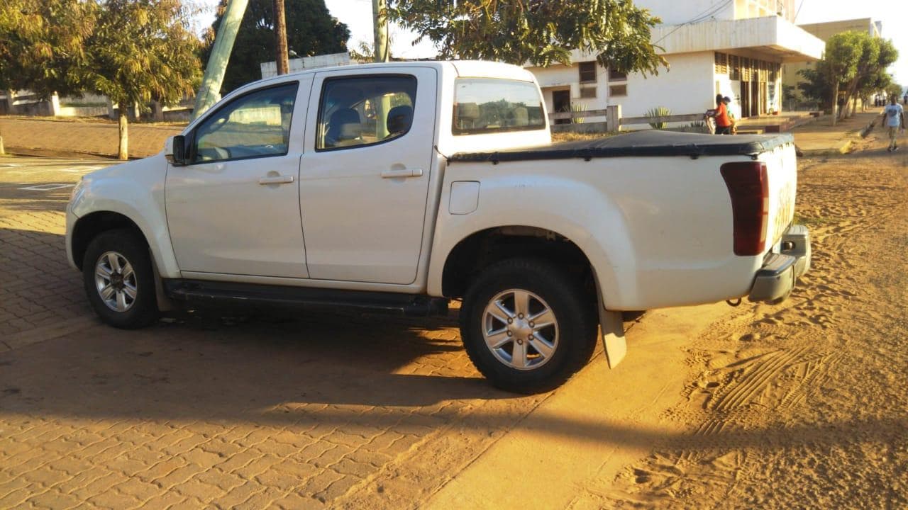 Isuzu KB 250D — imagen 11