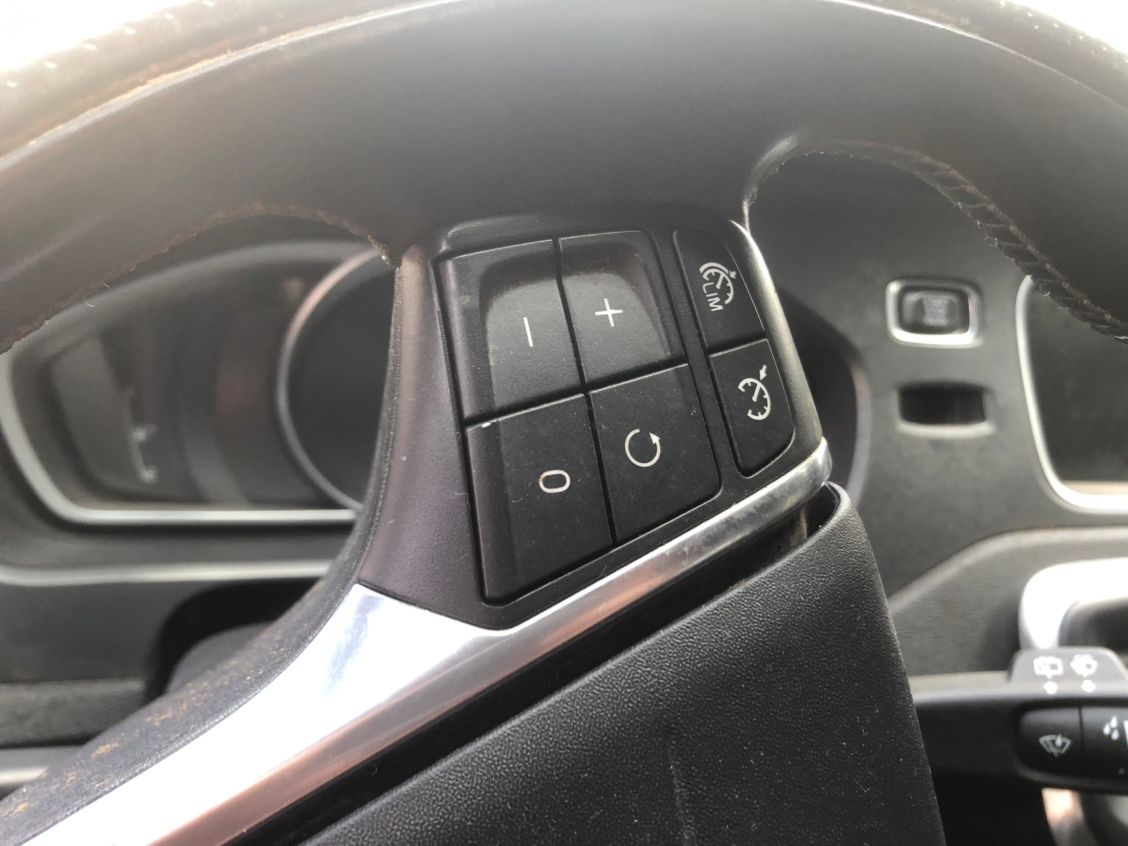 Volvo V40 · Ano 2014 — imagem 22