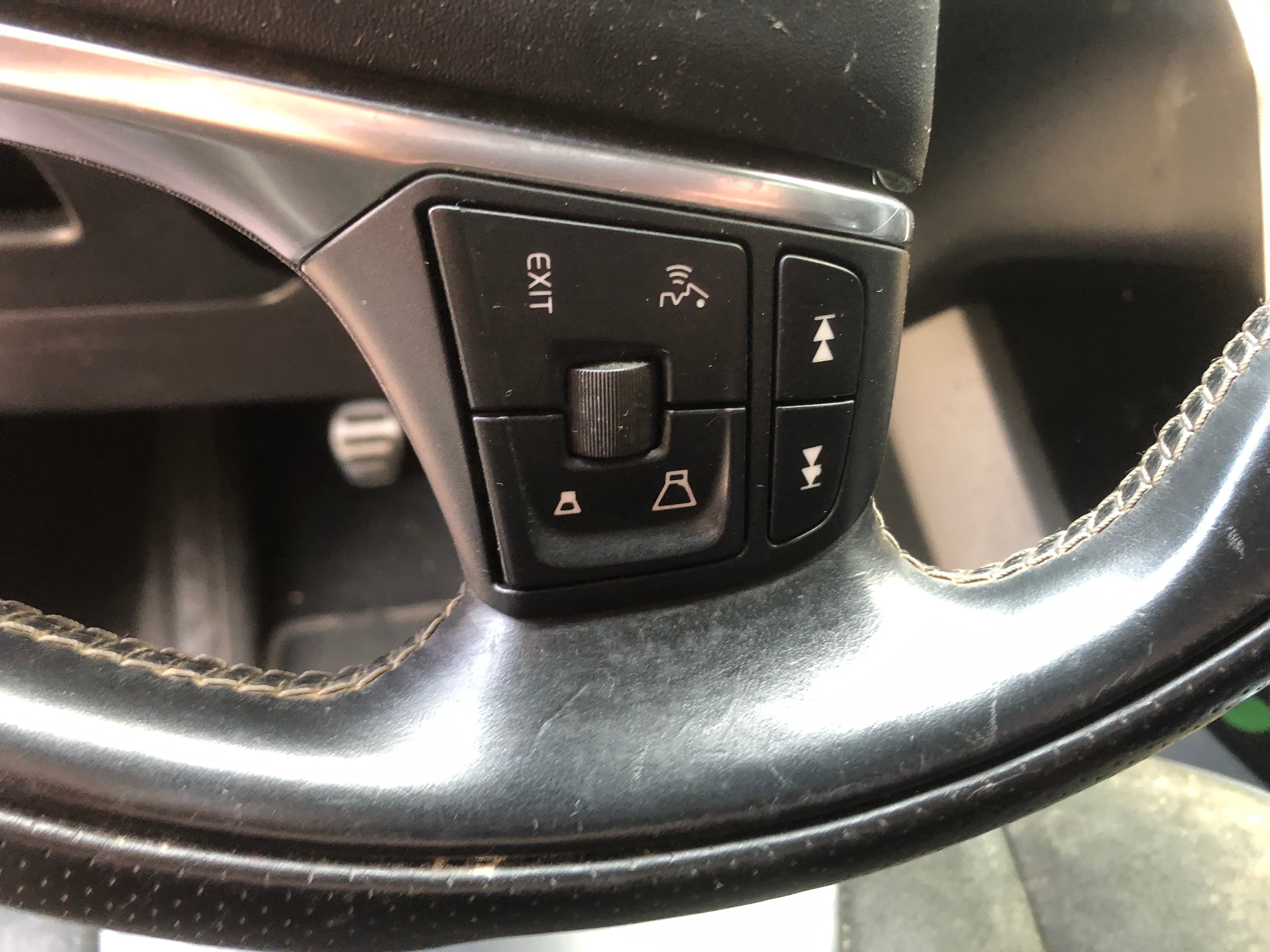 Volvo V40 · Ano 2014 — imagem 24