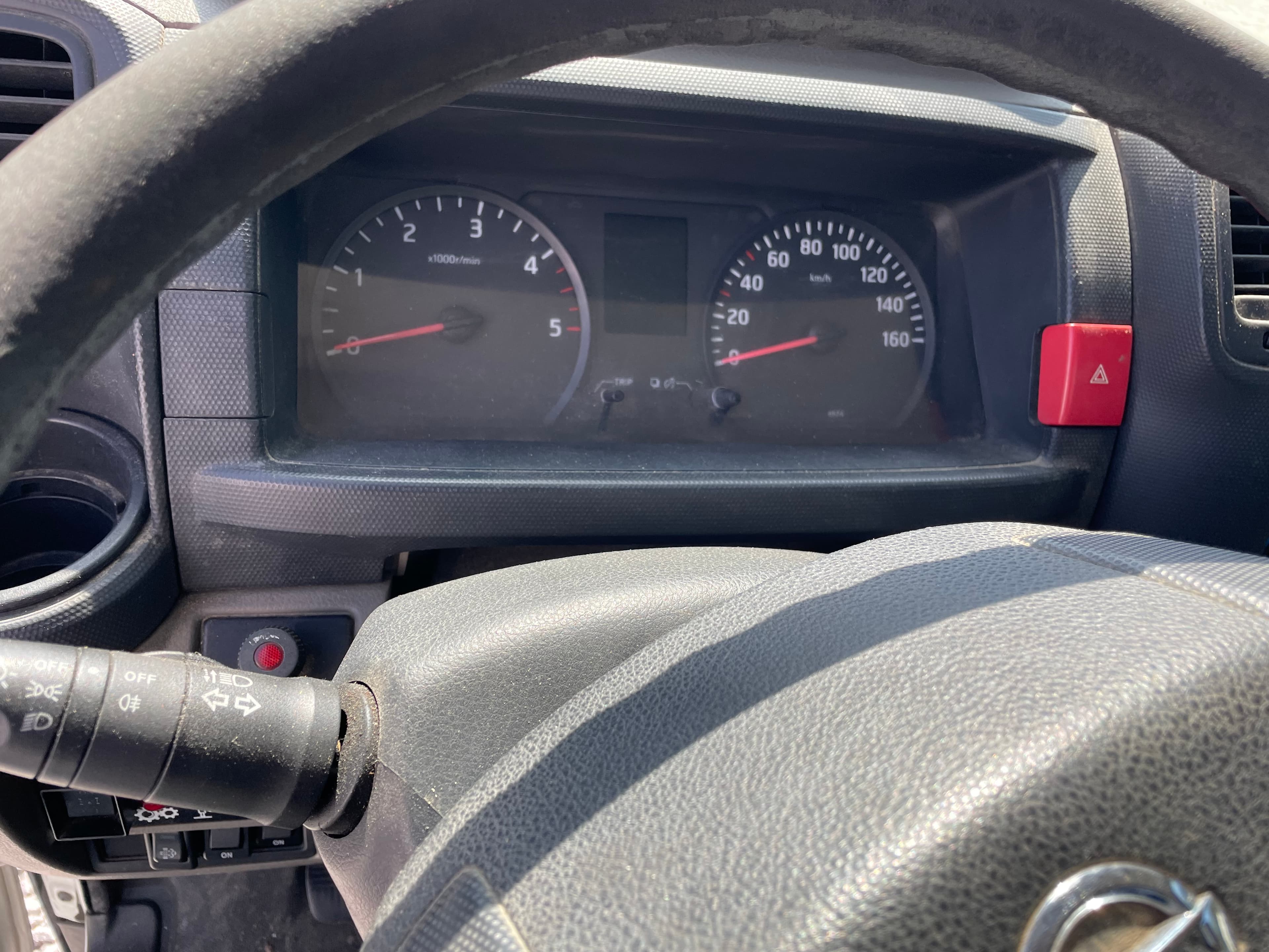 Nissan Cabstar 35.12 com Cesta Elevatória · Ano 2014 — imagem 9