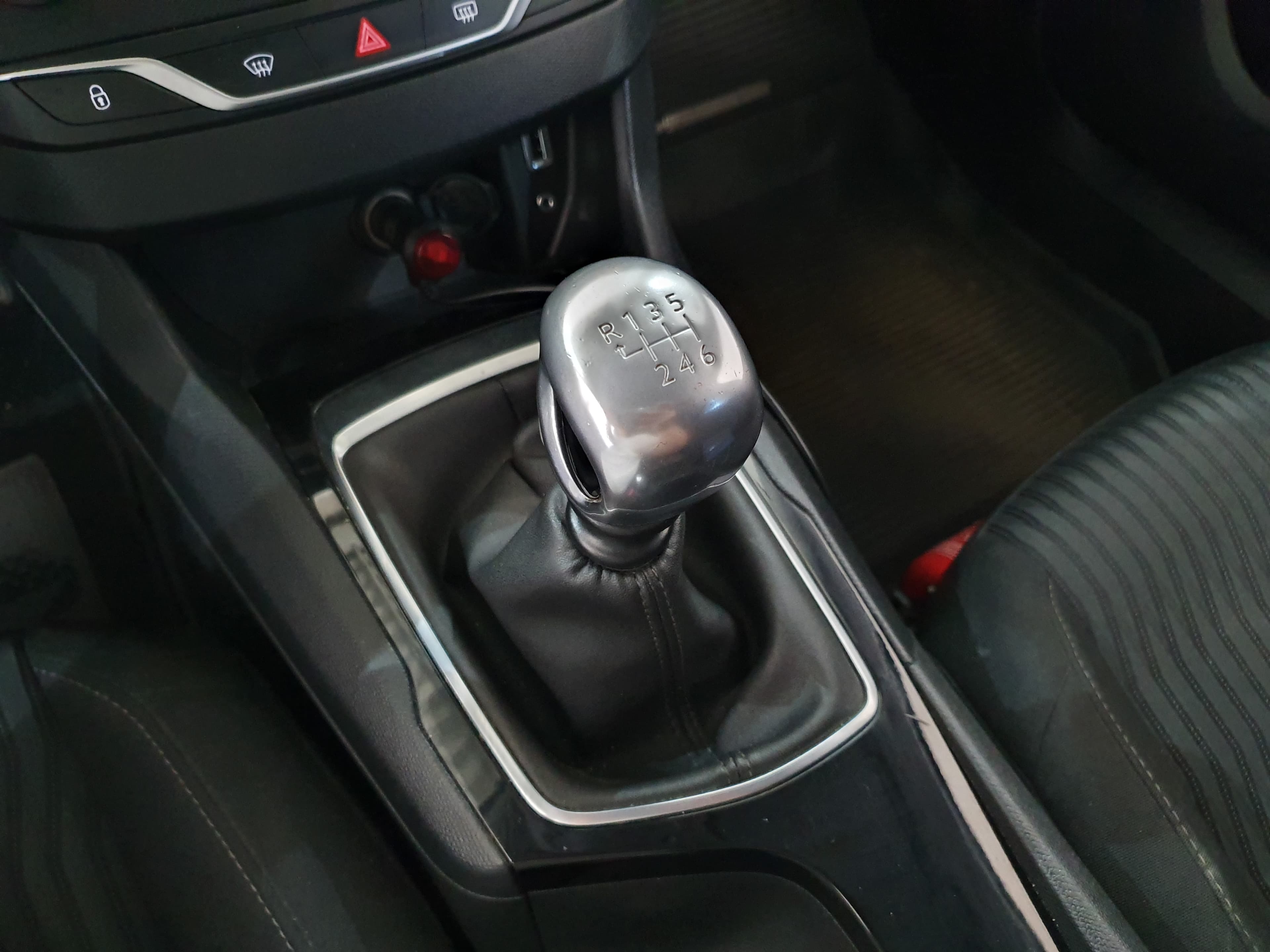 Peugeot 308 · Ano 2016 — imagem 38