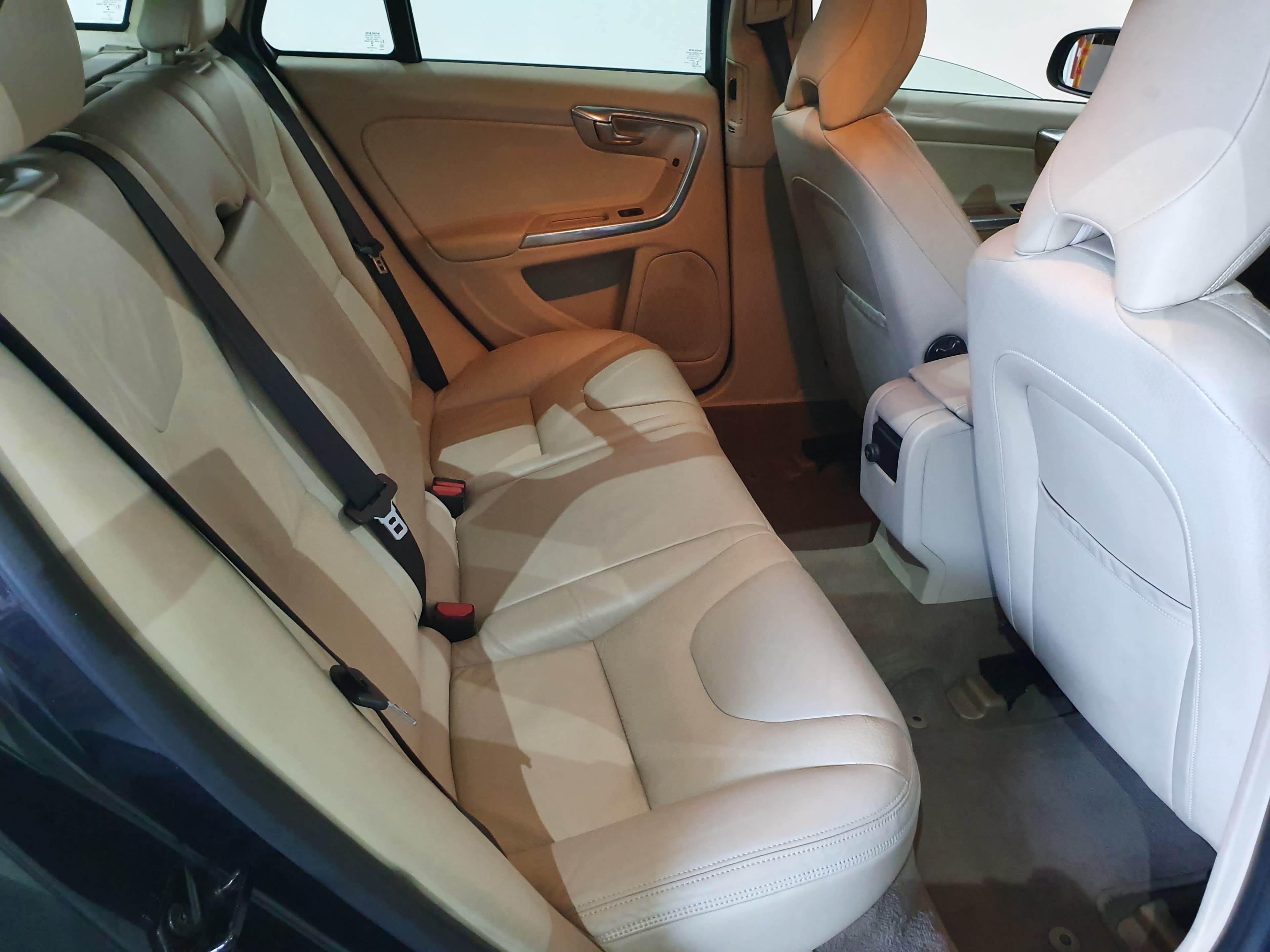 Volvo V60 · Ano 2013 — imagen 18