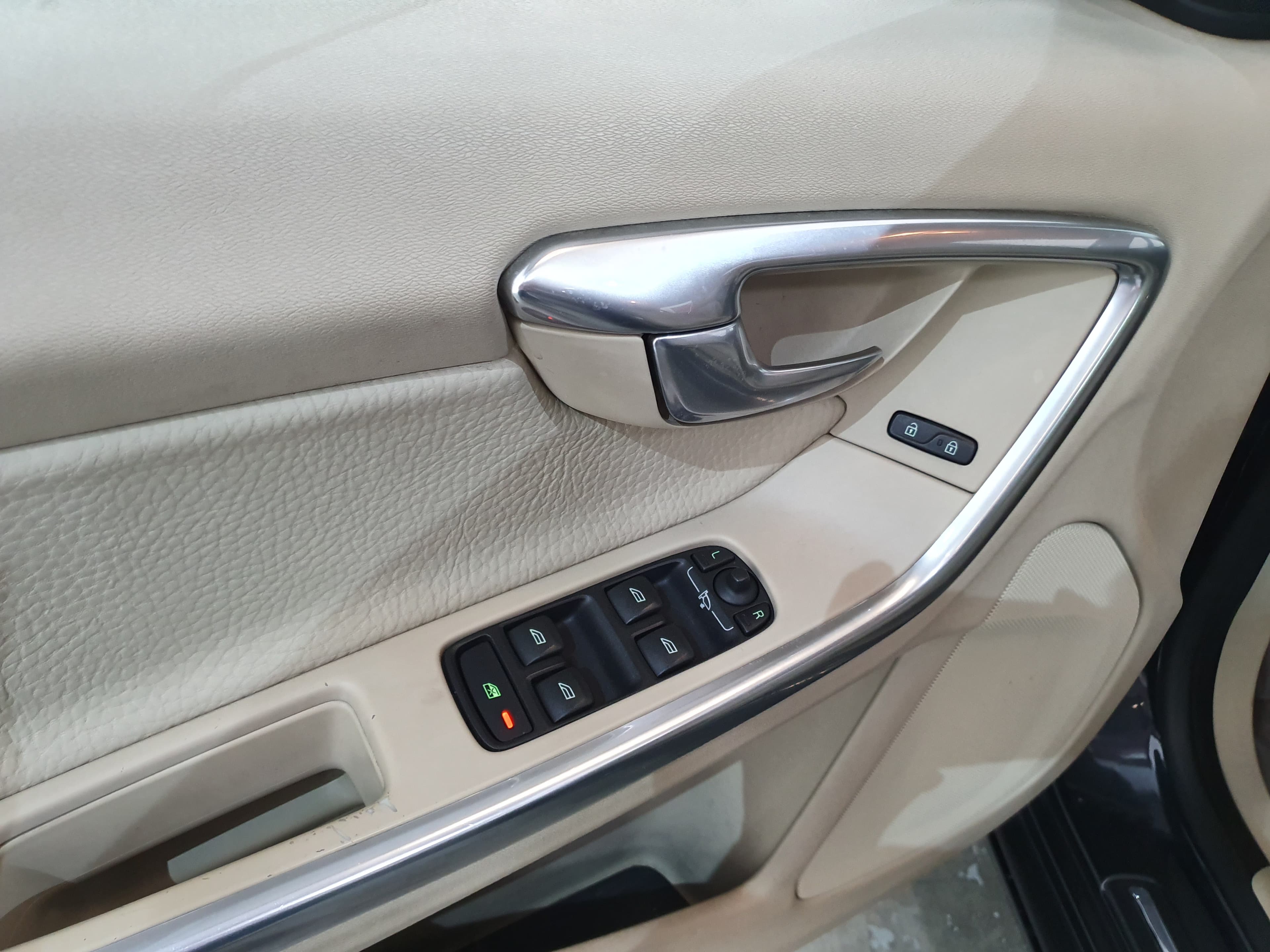 Volvo V60 · Ano 2013 — imagen 32