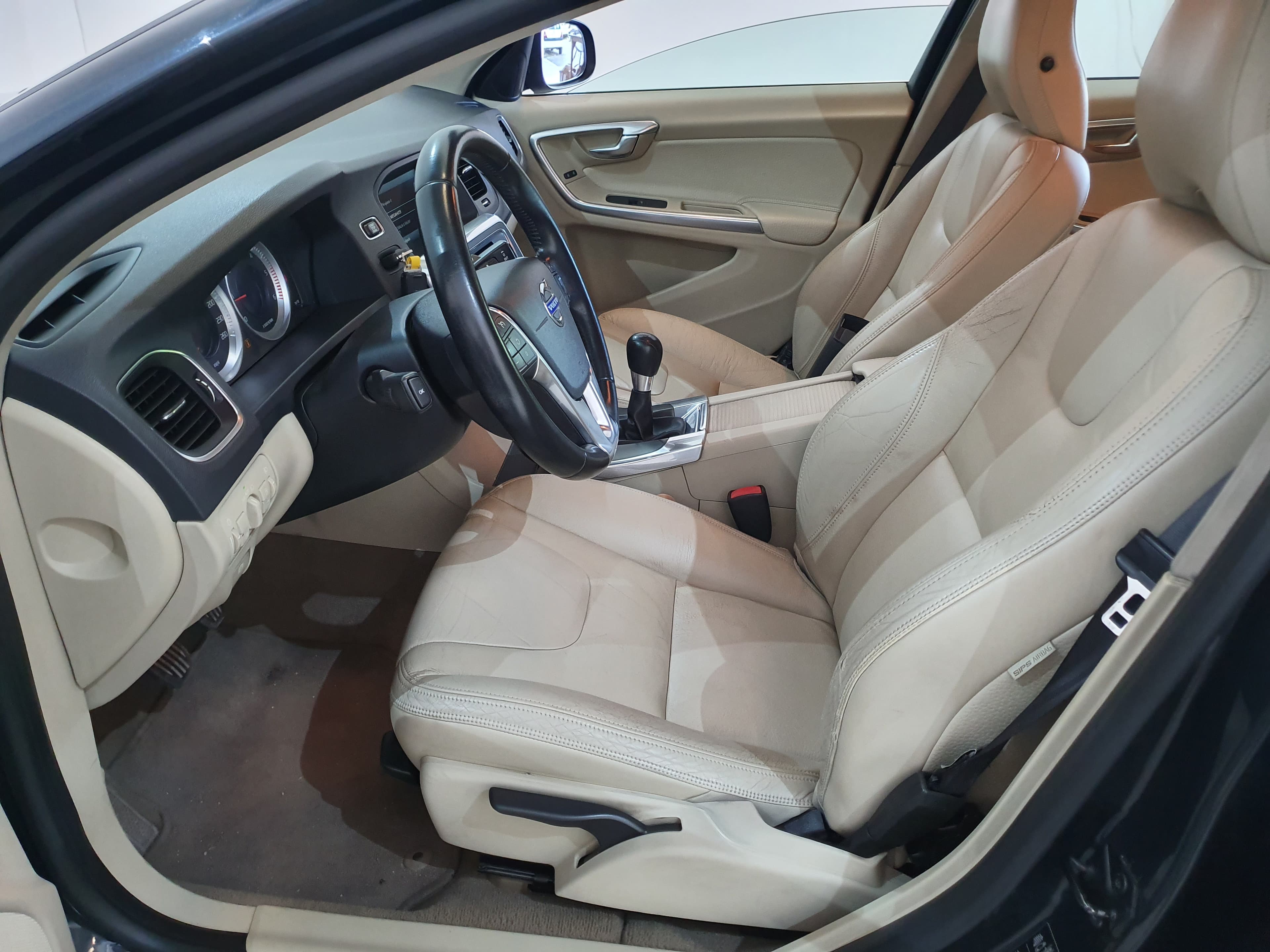 Volvo V60 · Ano 2013 — imagen 28