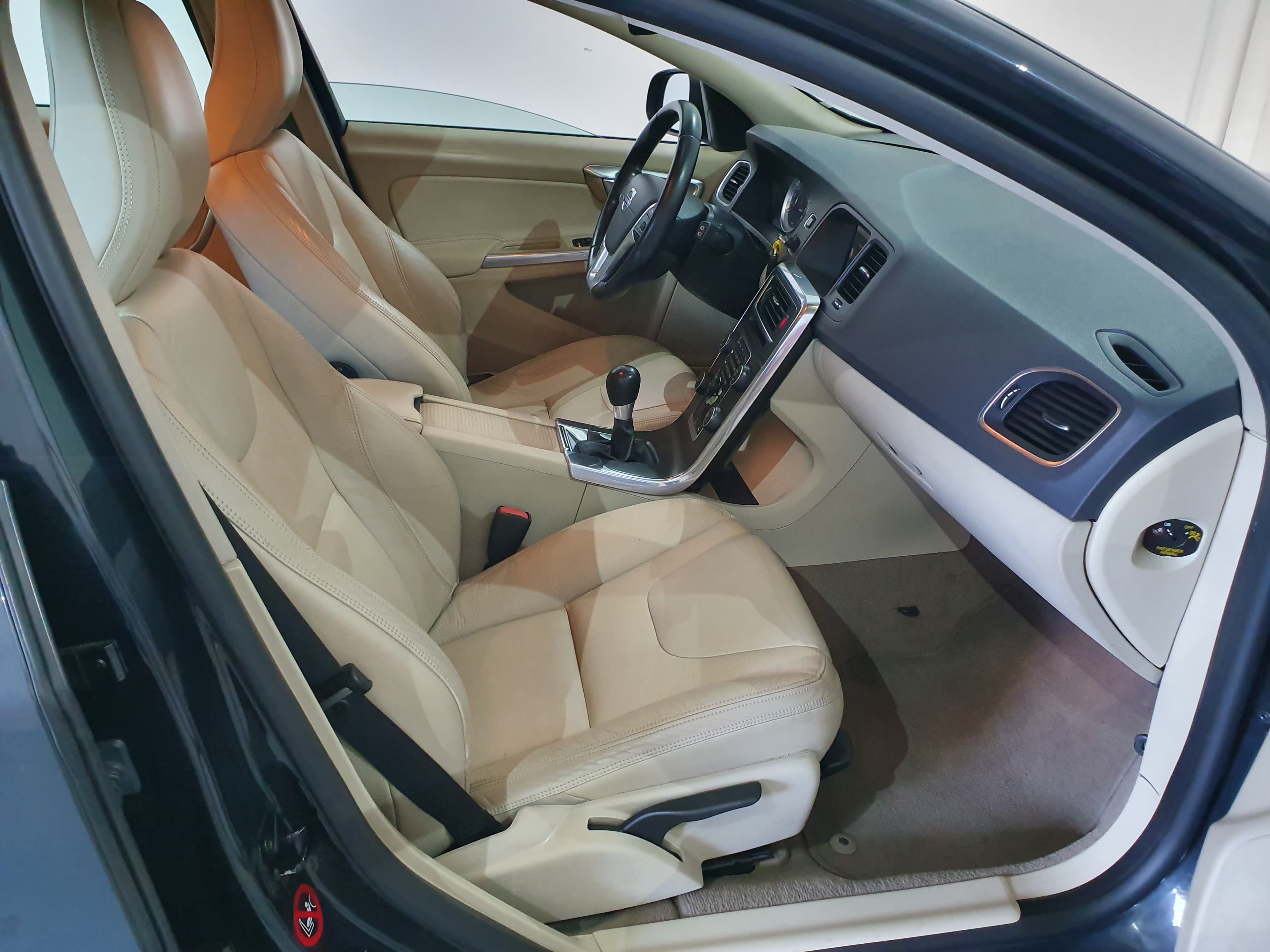 Volvo V60 · Ano 2013 — imagen 26