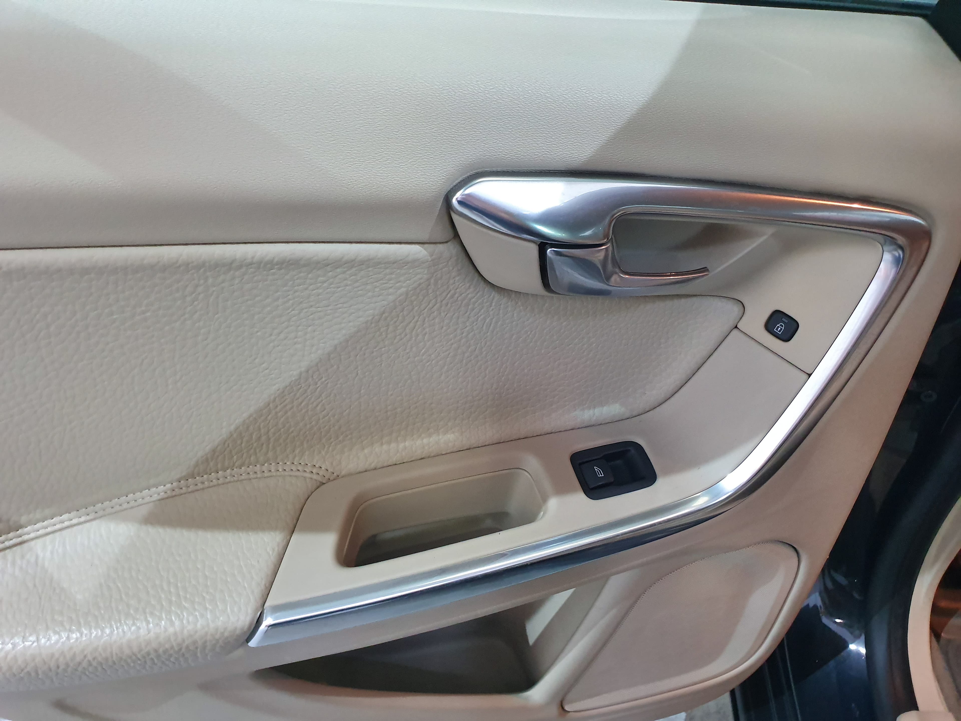 Volvo V60 · Ano 2013 — imagen 23