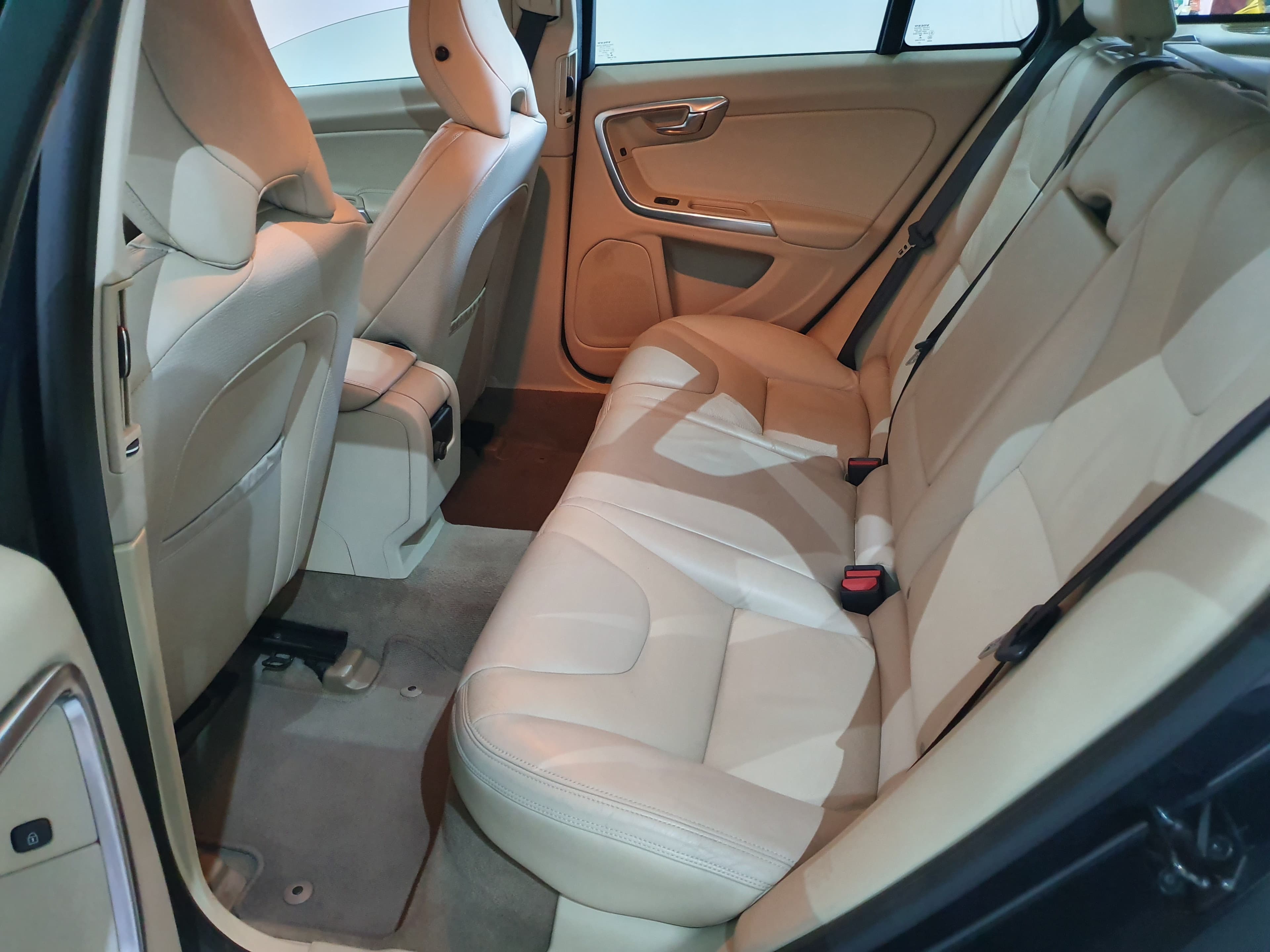 Volvo V60 · Ano 2013 — imagen 24