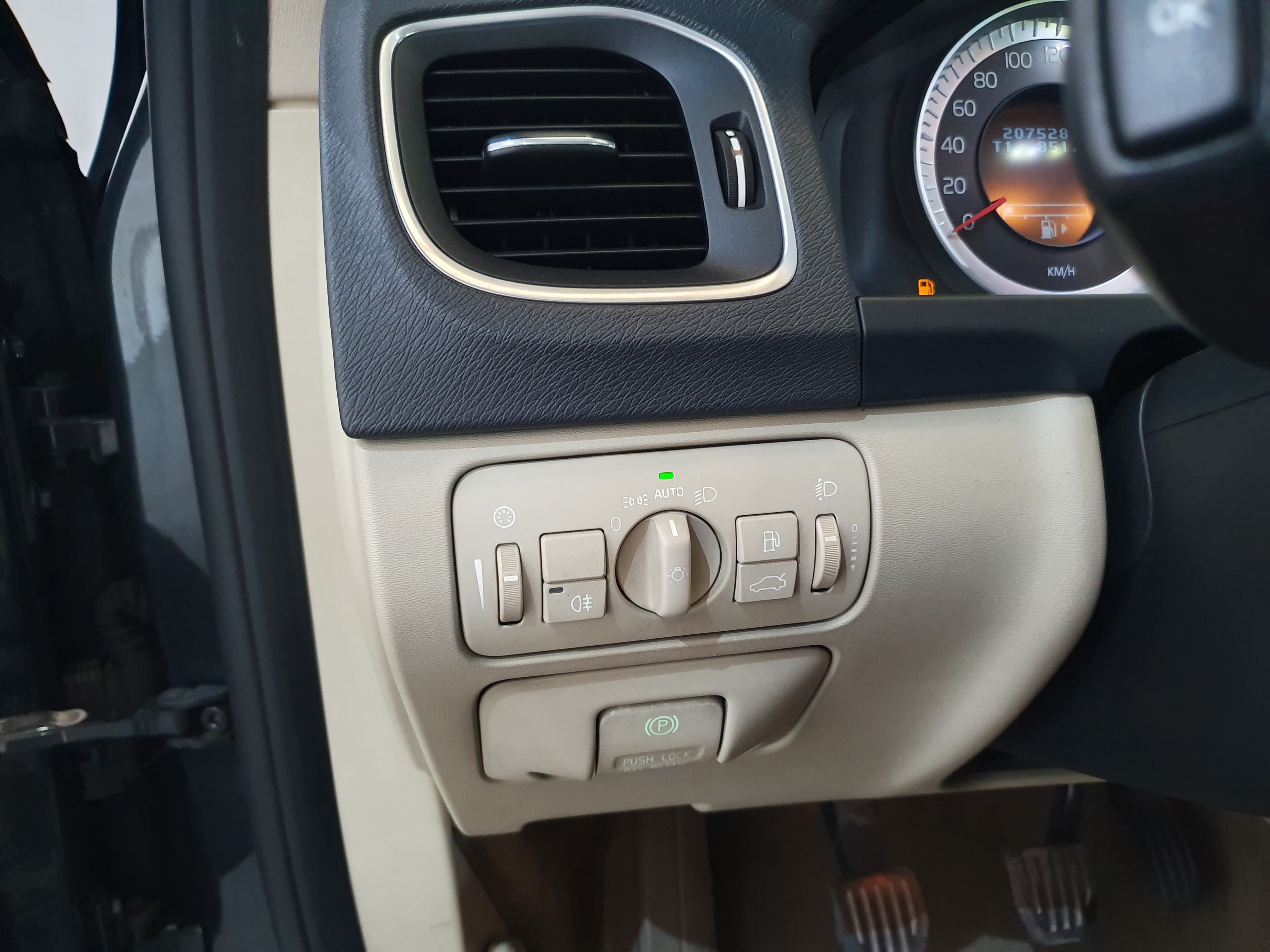 Volvo V60 · Ano 2013 — imagen 38