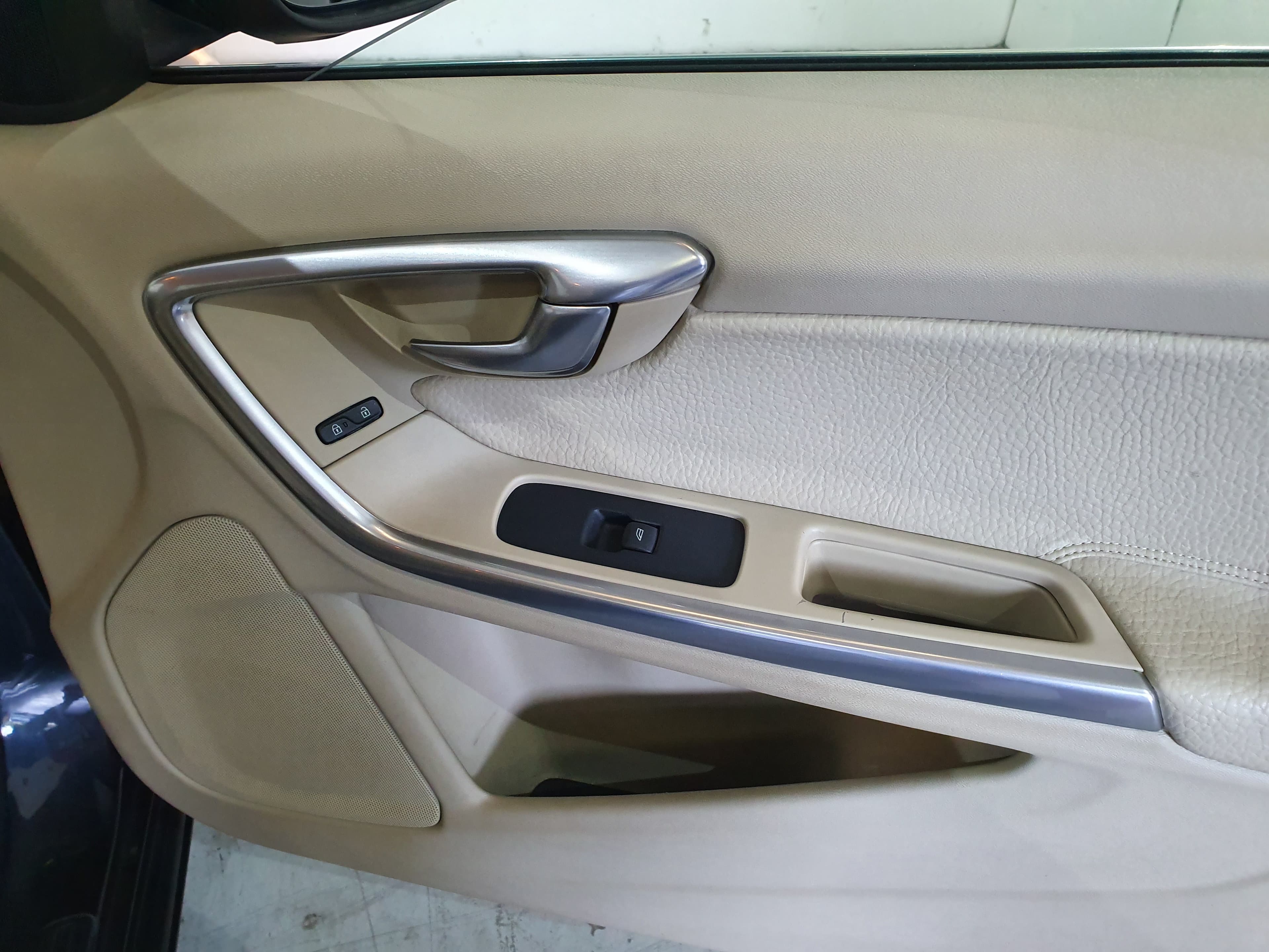 Volvo V60 · Ano 2013 — imagen 20