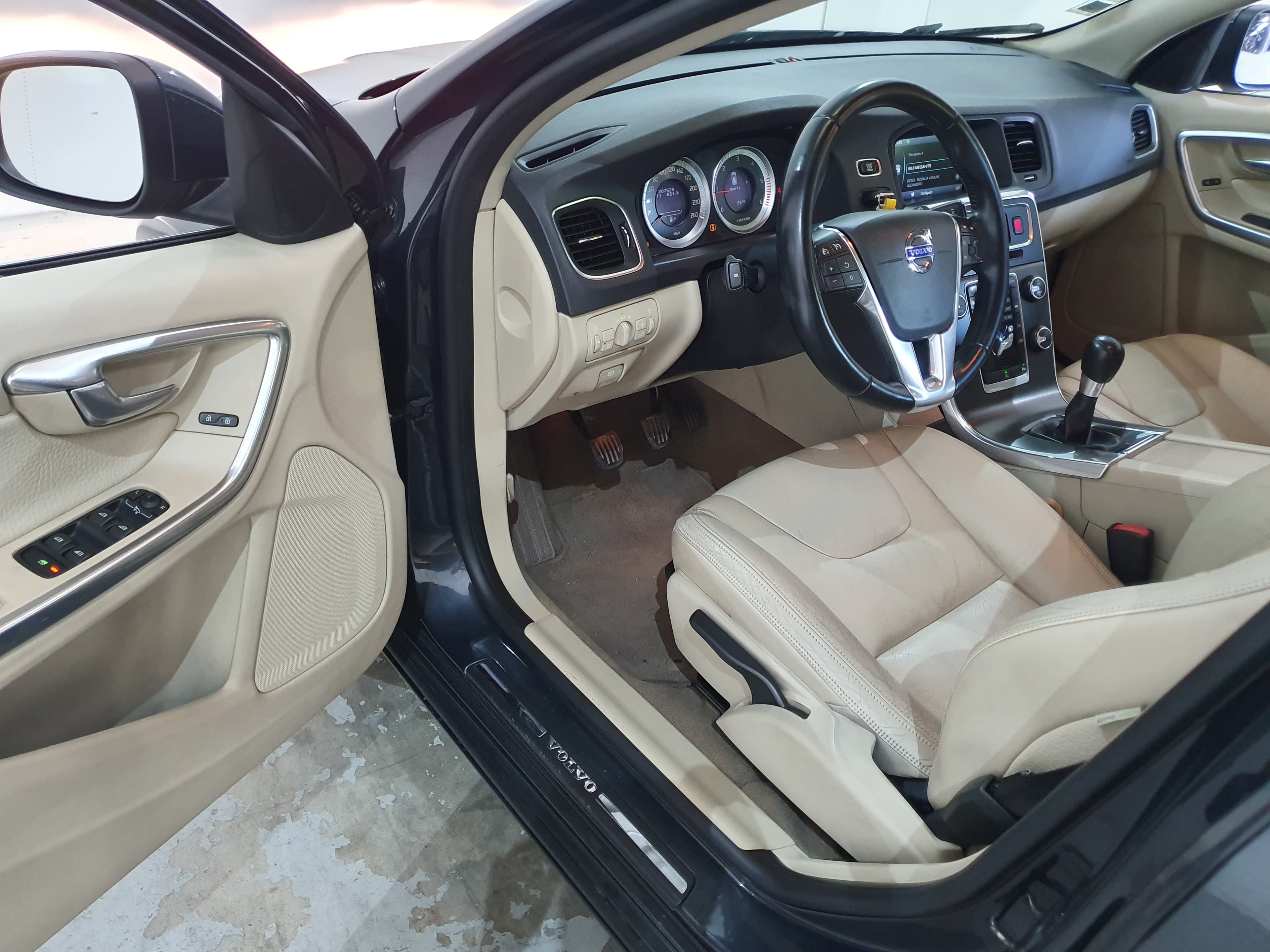 Volvo V60 · Ano 2013 — imagen 25
