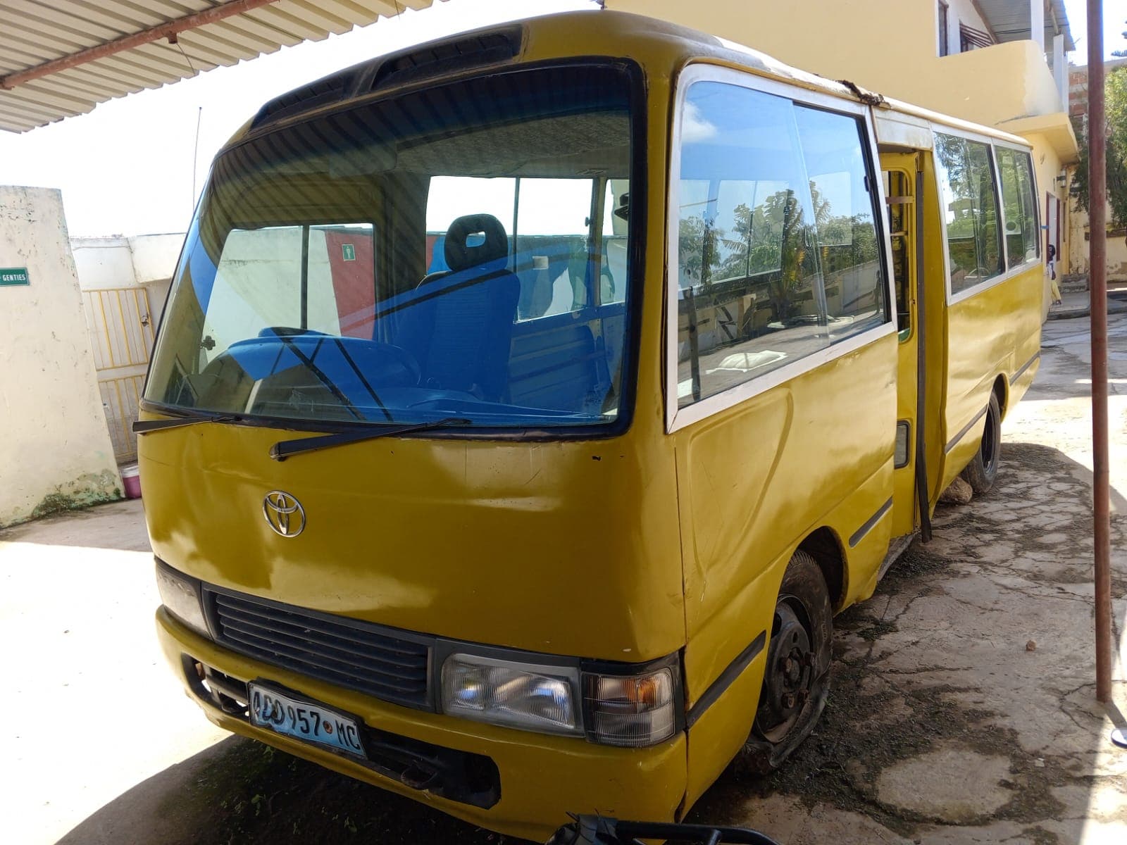 Toyota Coaster — imagem 5