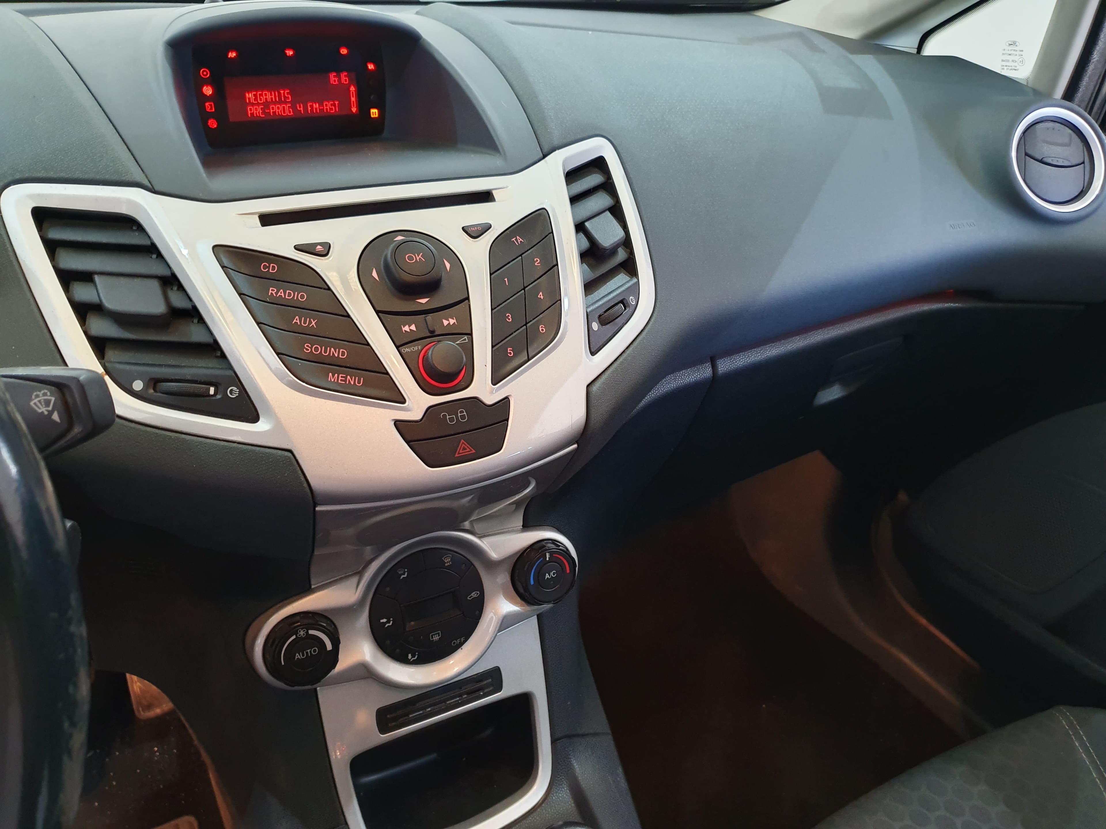 Ford Fiesta · Ano 2010 — imagen 30