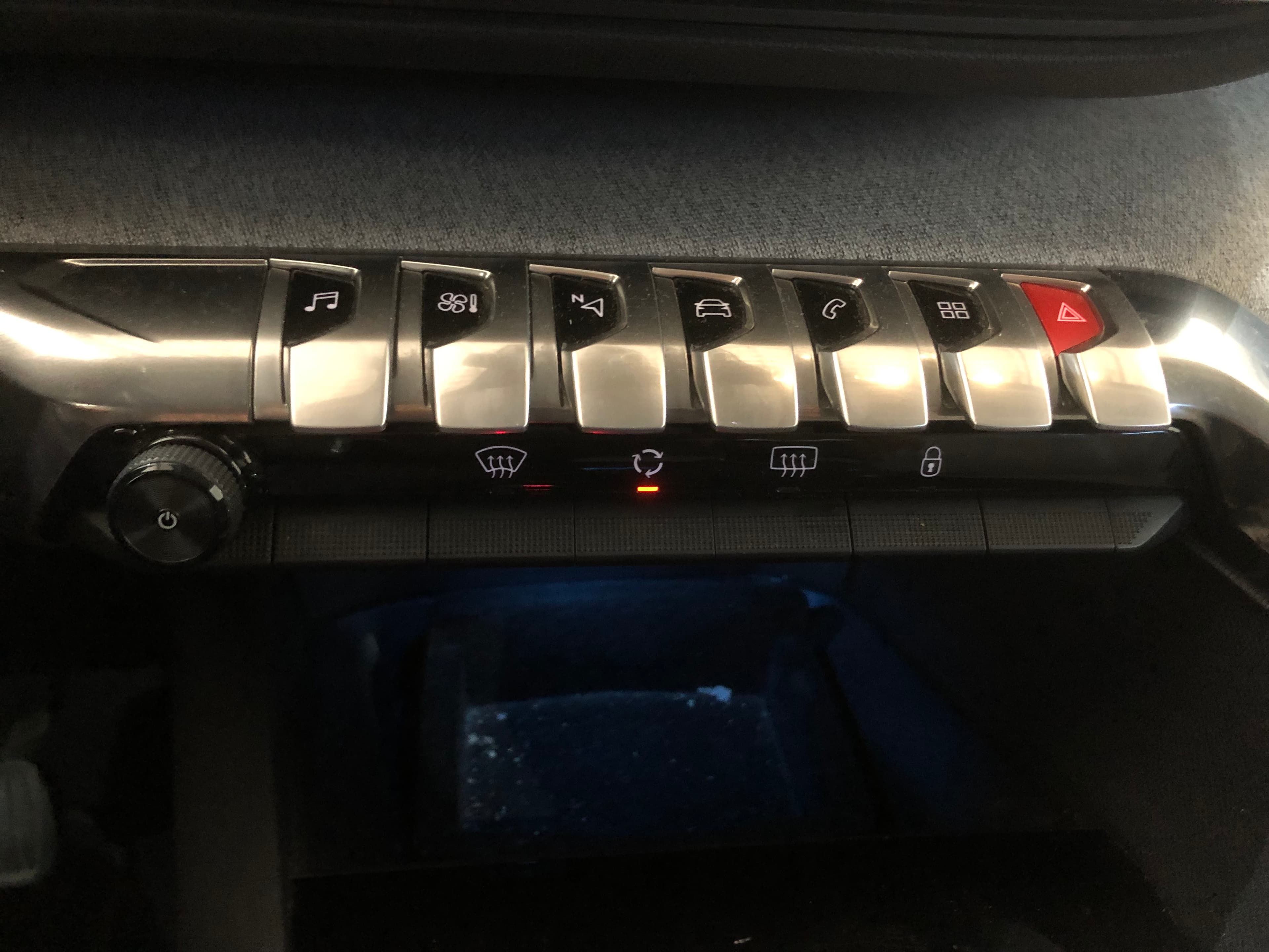 Peugeot 3008 1.6 HDI · Ano 2016 — imagen 36