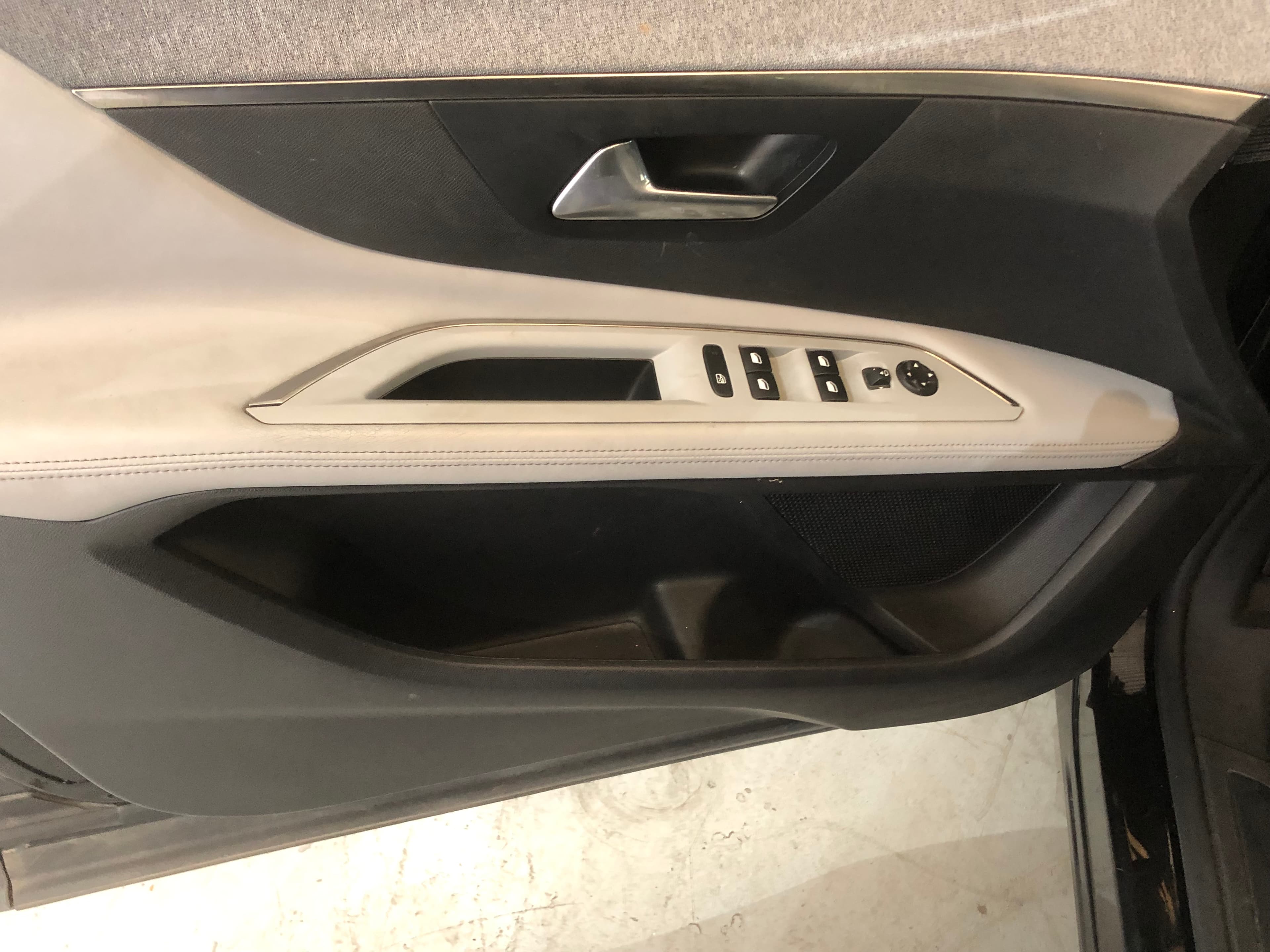 Peugeot 3008 1.6 HDI · Ano 2016 — imagen 29