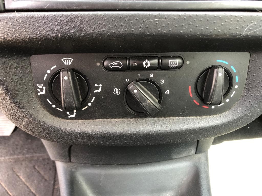 Citroën C3 · Ano 2004 — image 28