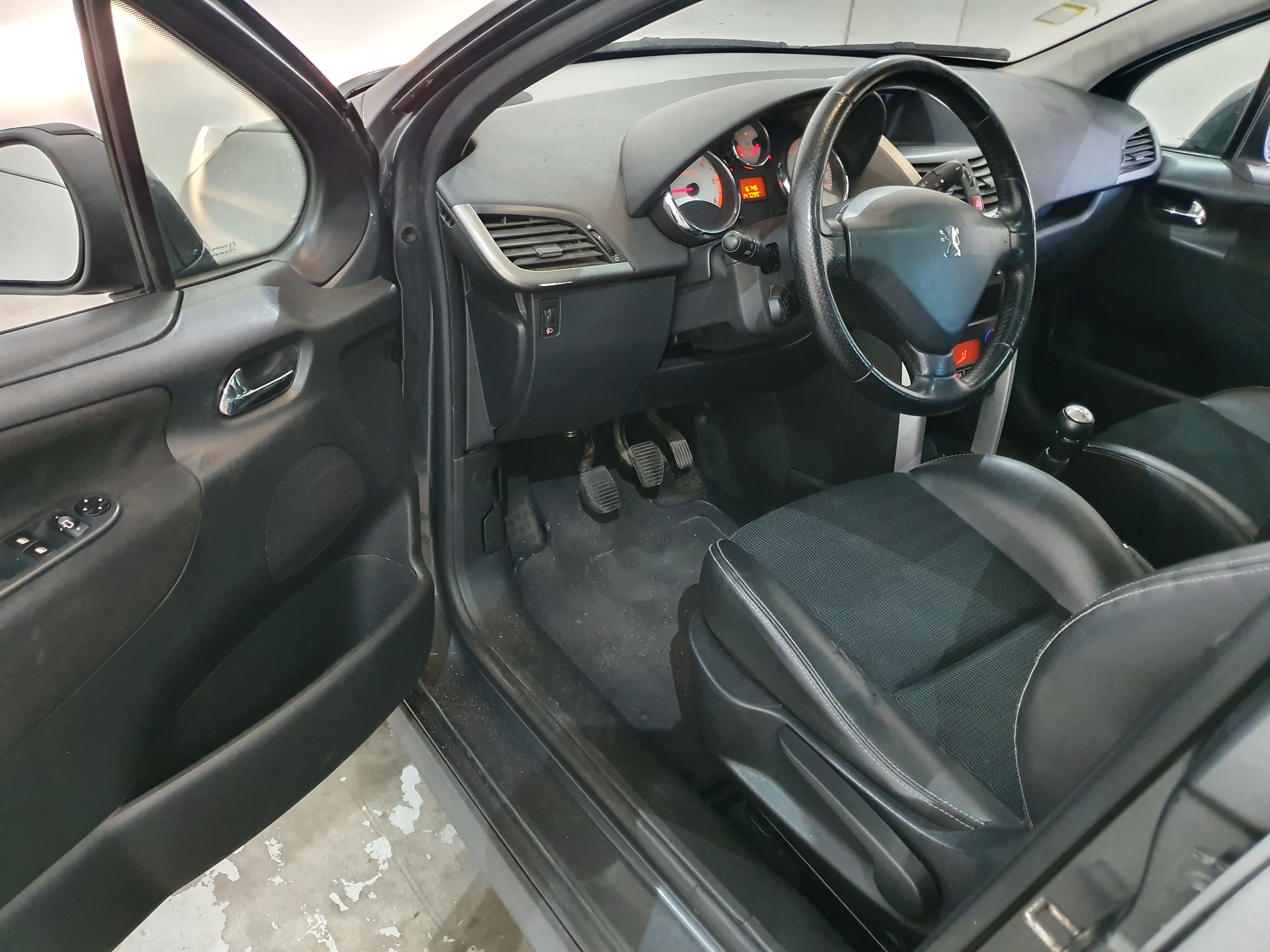 Peugeot 207 SW · Ano 2008 — image 28