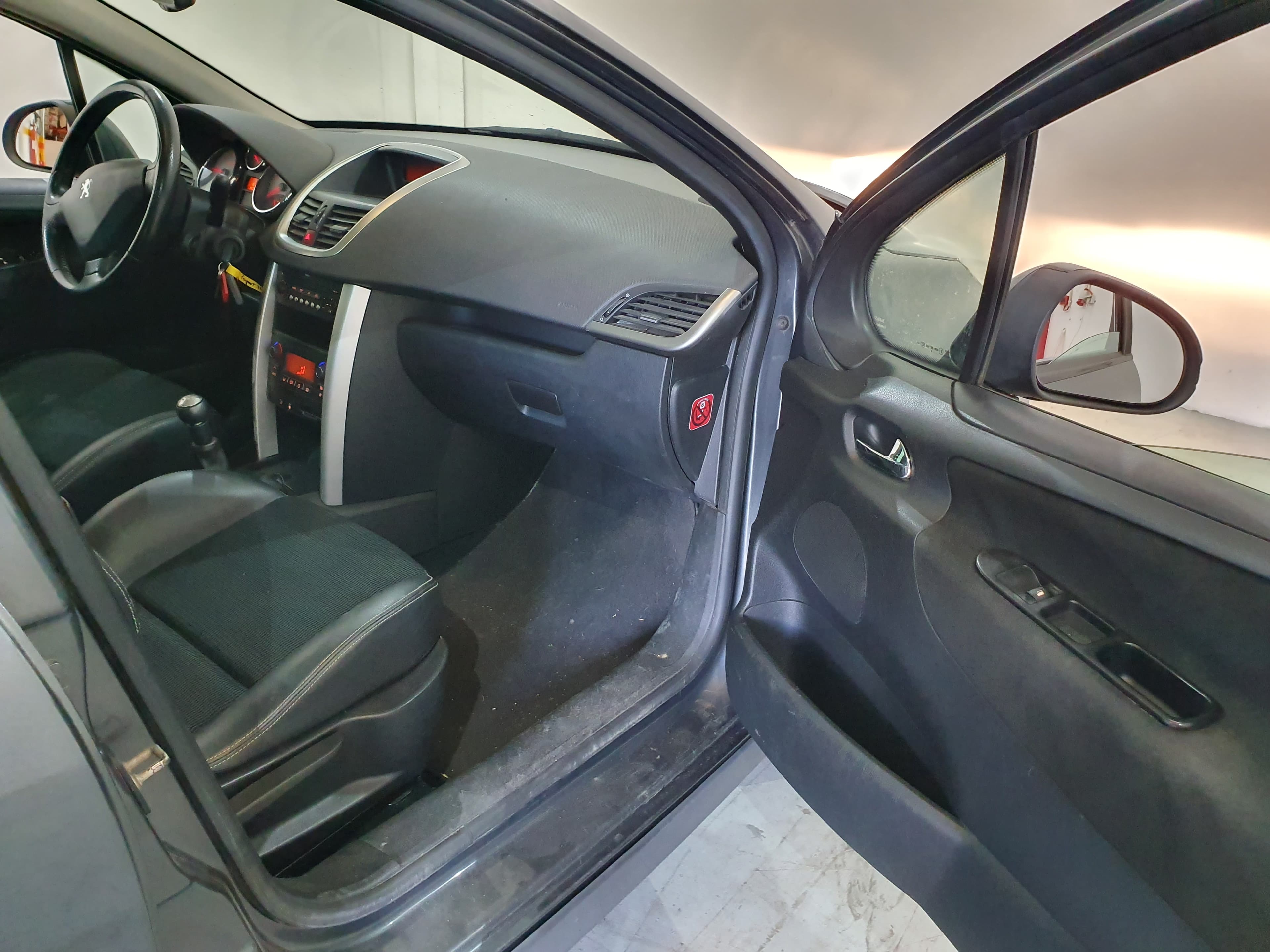 Peugeot 207 SW · Ano 2008 — image 22